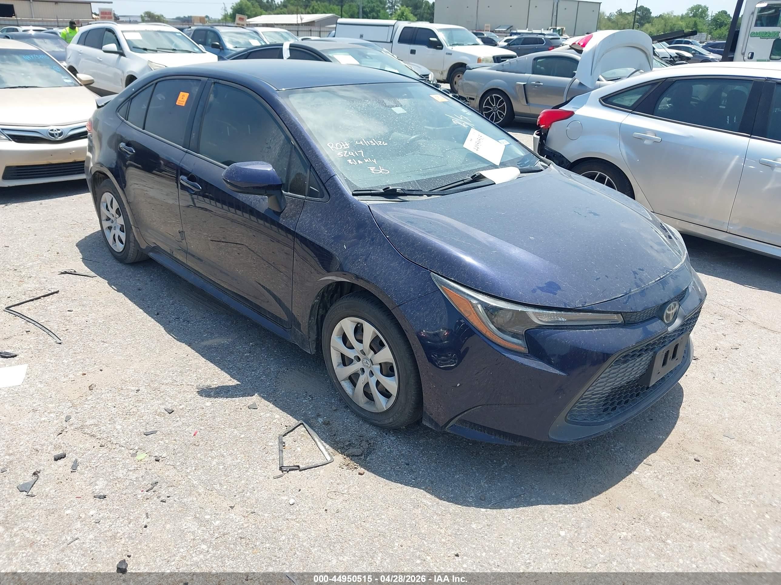 2021 Toyota Corolla LE, VIN JTDEPMAE5MJ150334 — Зад