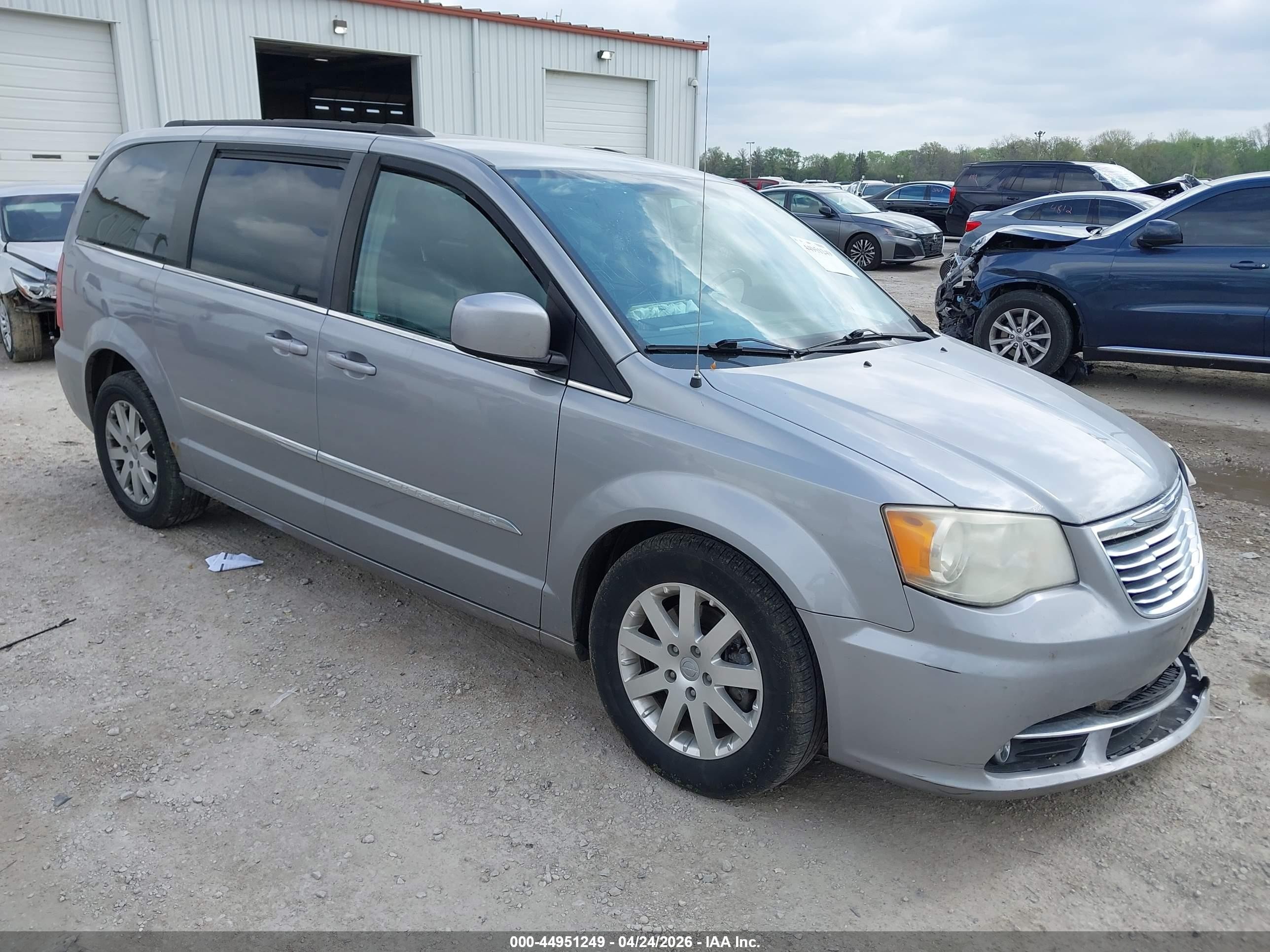 2014 Chrysler Town & Country Touring, VIN 2C4RC1BG6ER383549 — Front end