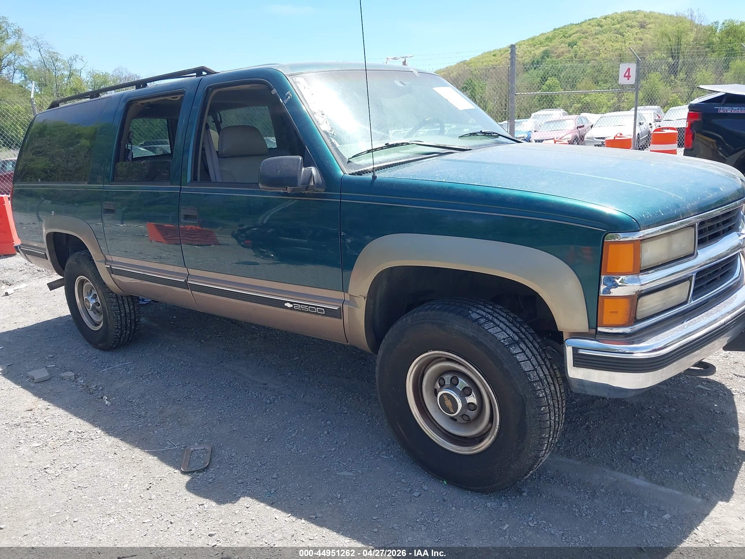 1997 Chevrolet Suburban, VIN 3GNGK26R1VG148727 — Engine fire