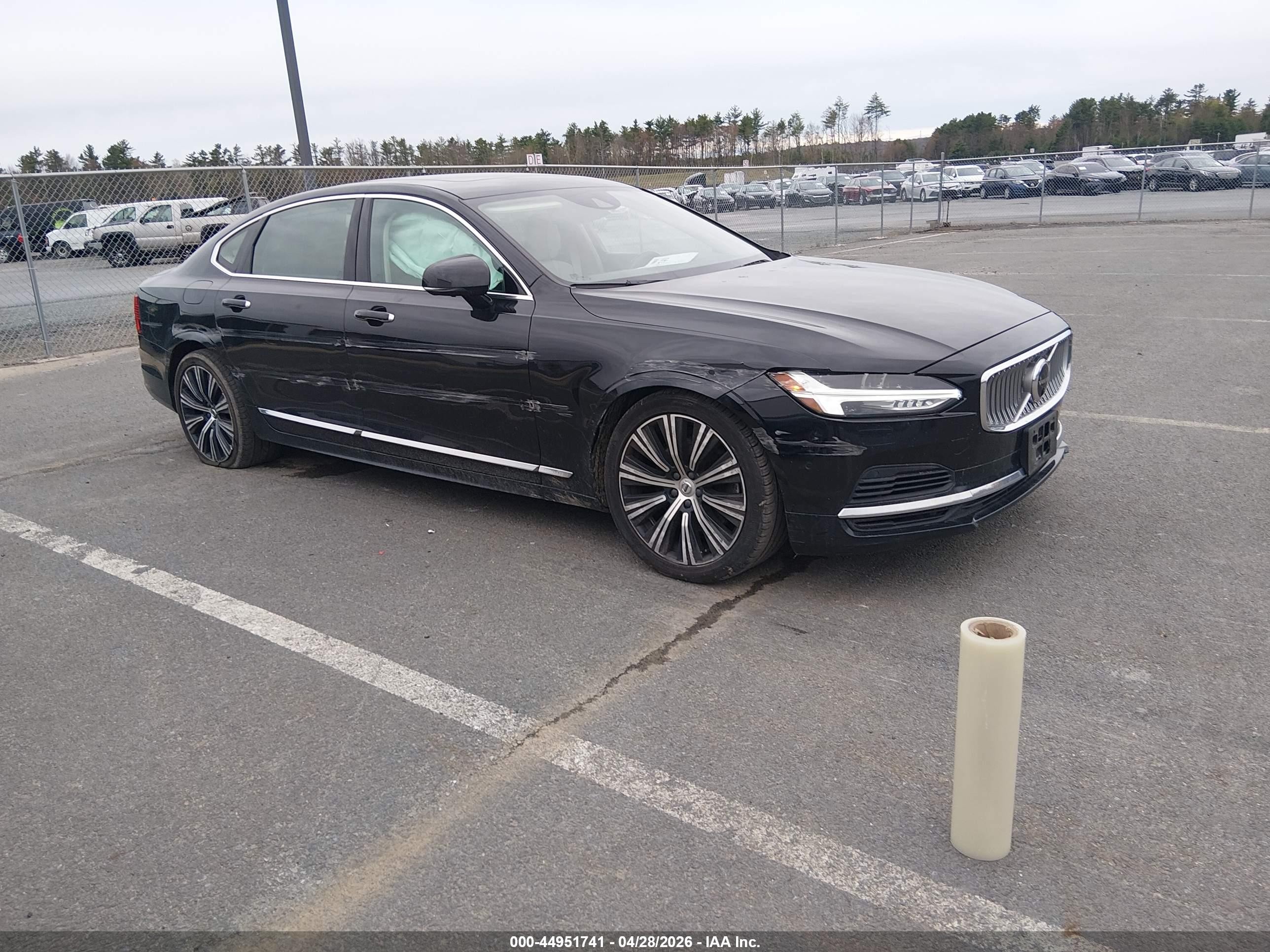 2021 Volvo S90 Inscription, VIN LVYBR0AL6MP222202 — Side
