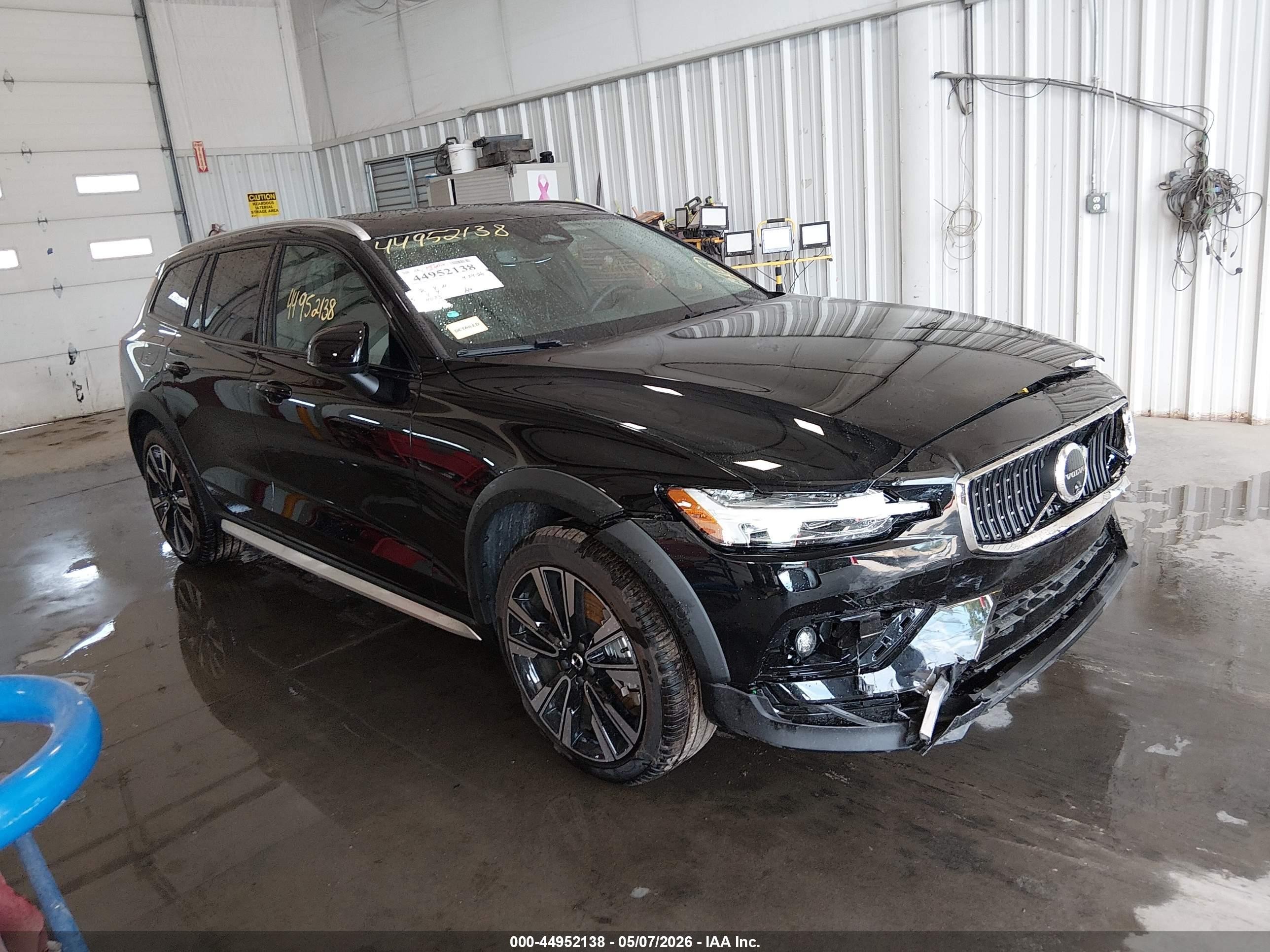 2025 Volvo V60 Ultra, VIN YV4L12WL1S2148461 — Front end
