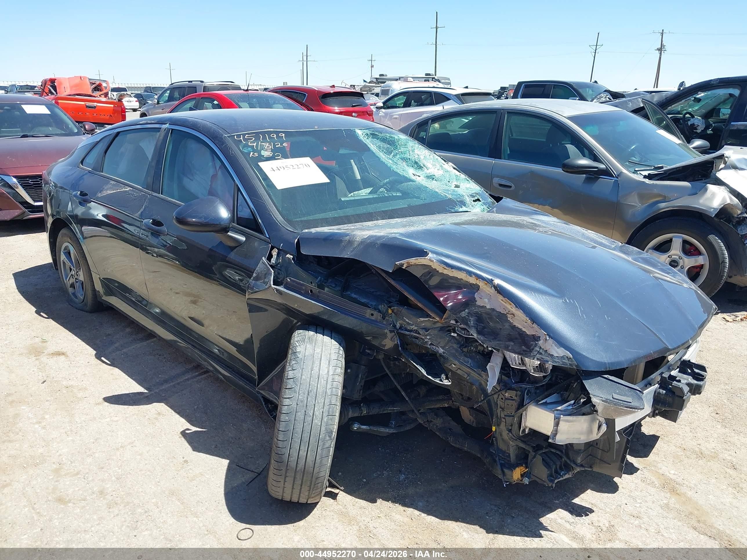 2021 Kia K5 LXS, VIN 5XXG14J2XMG066580 — Front end