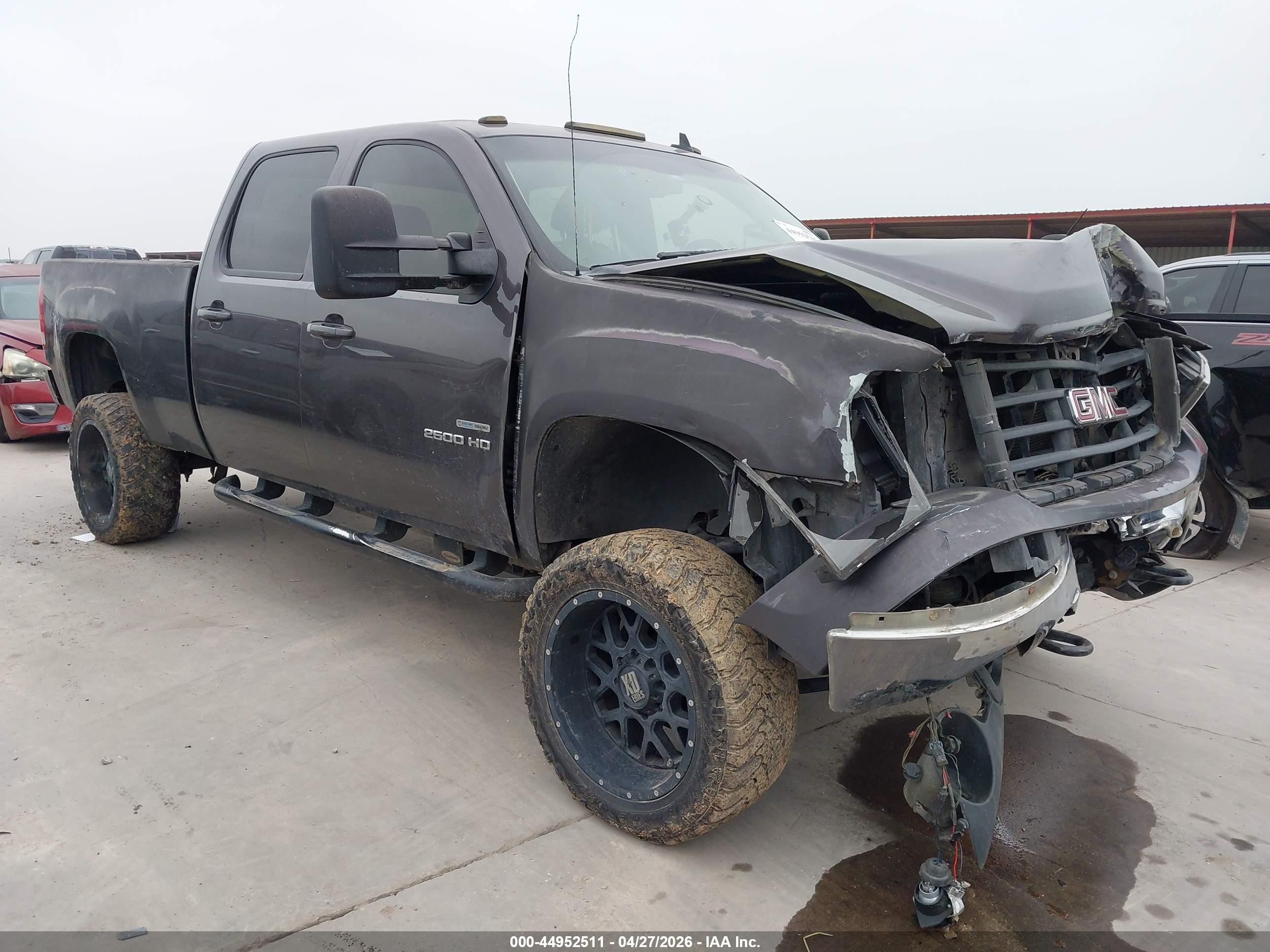 2010 GMC Sierra 2500HD SLT, VIN 1GT4K1B61AF130693 — Front end