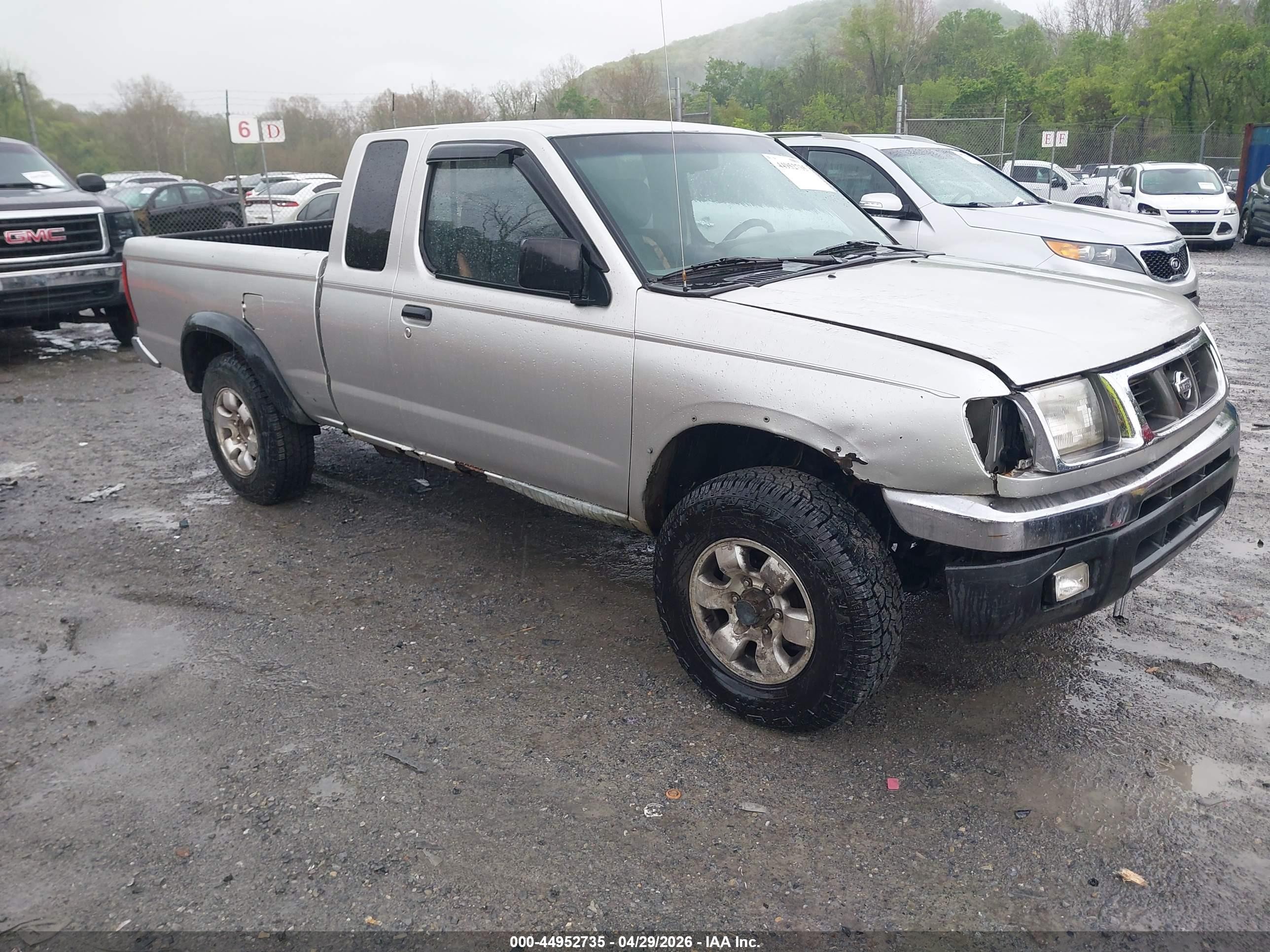 1999 Nissan Frontier XE, VIN 1N6ED26Y0XC337180 — Front end