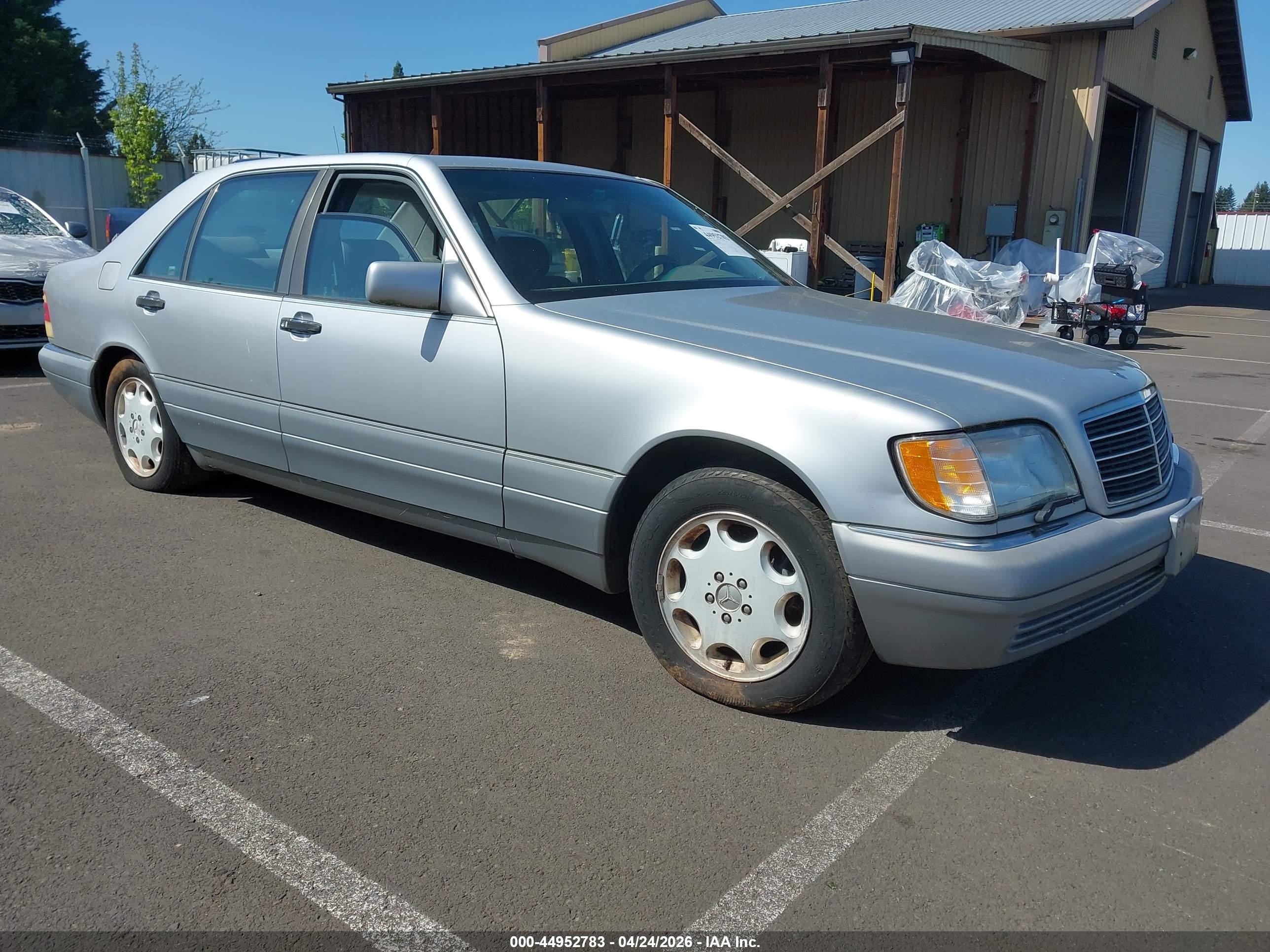 1995 Mercedes-Benz S 320, VIN WDBGA33E3SA238263 — Normal wear