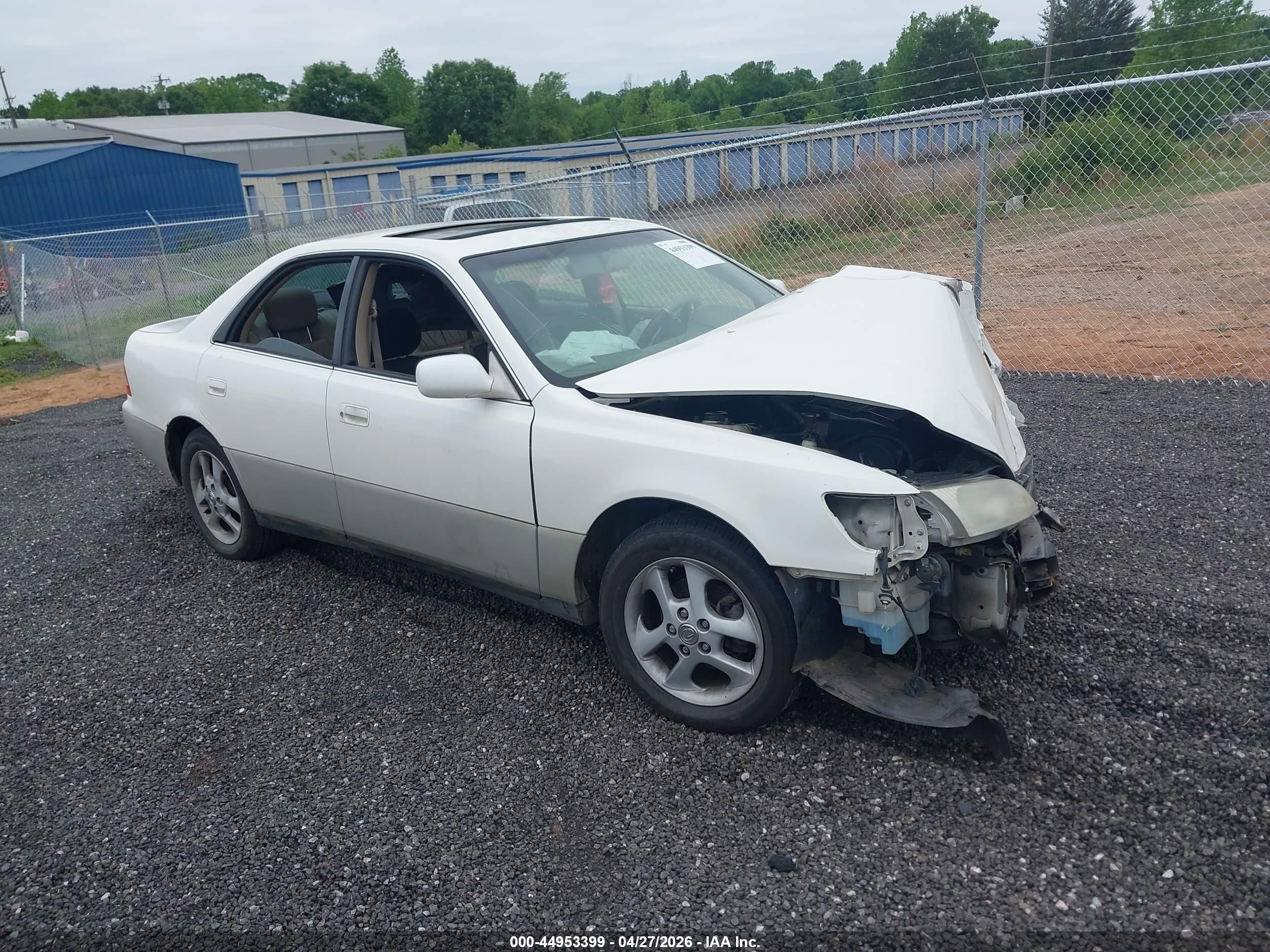 2001 Lexus ES 300, VIN JT8BF28G710331808 — Перед