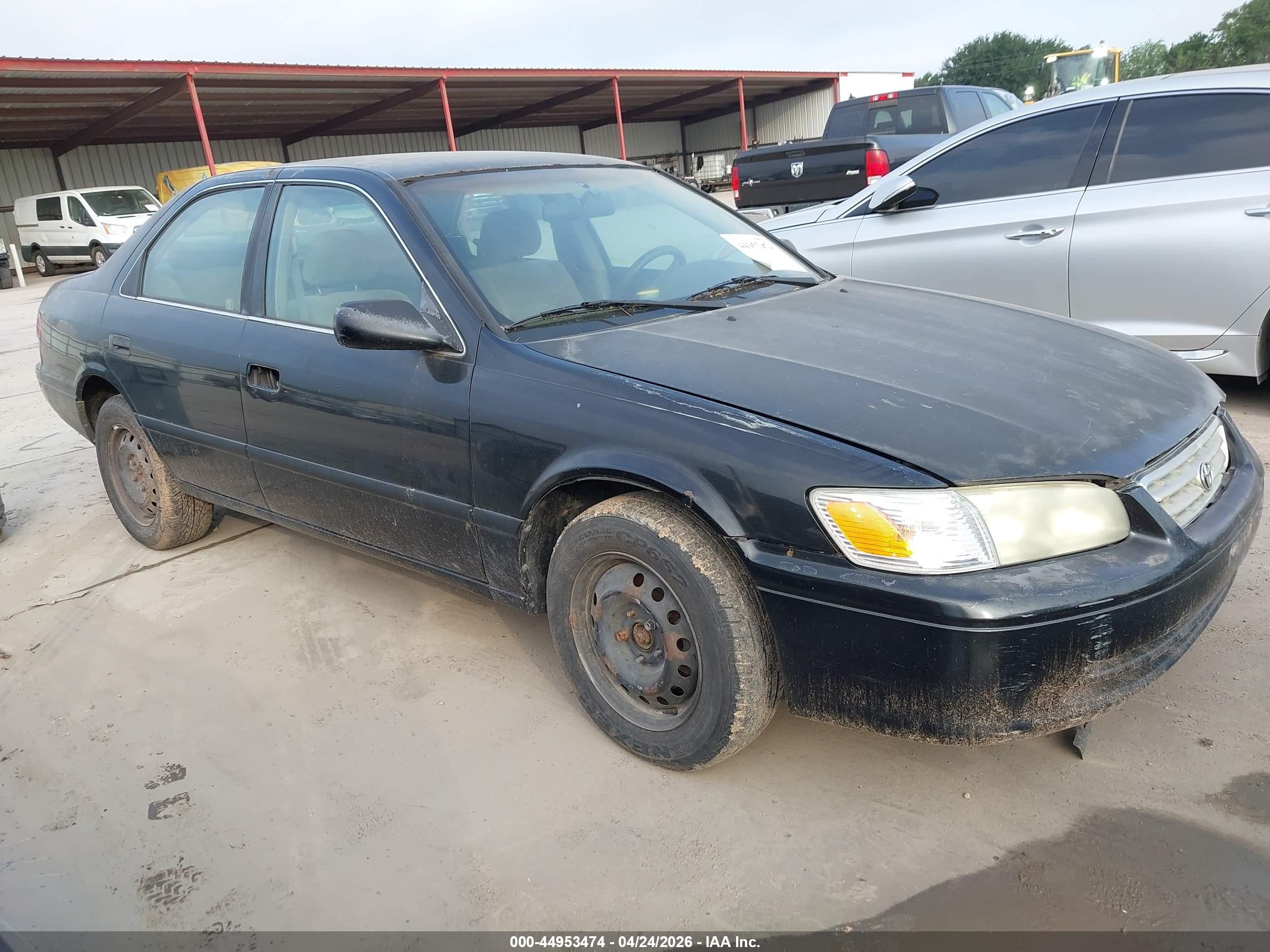 2000 Toyota Camry XLE, VIN 4T1BF28K1YU947797 — Normal wear