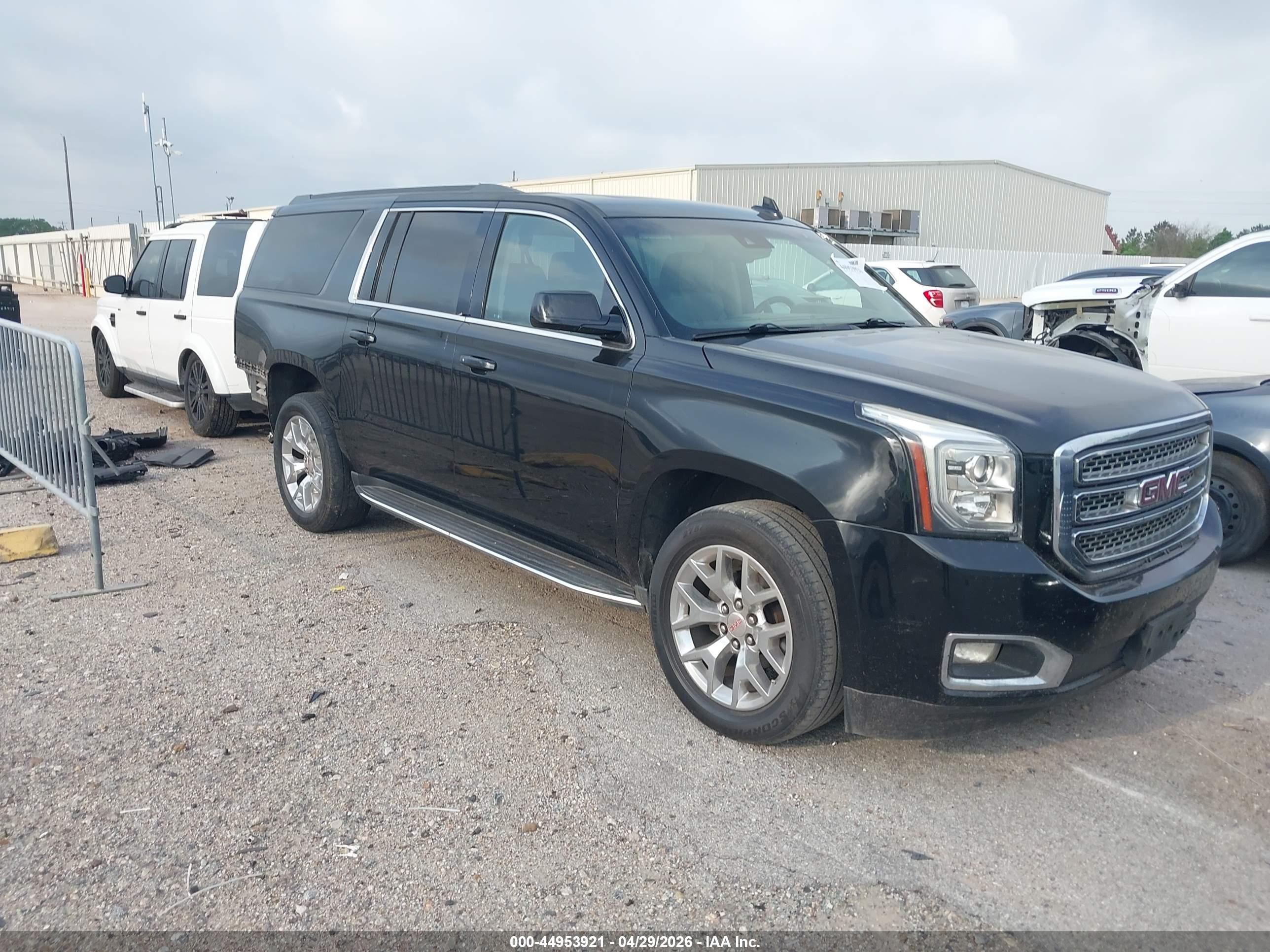 2017 GMC Yukon XL SLT, VIN 1GKS1GKC9HR291423 — Rear end