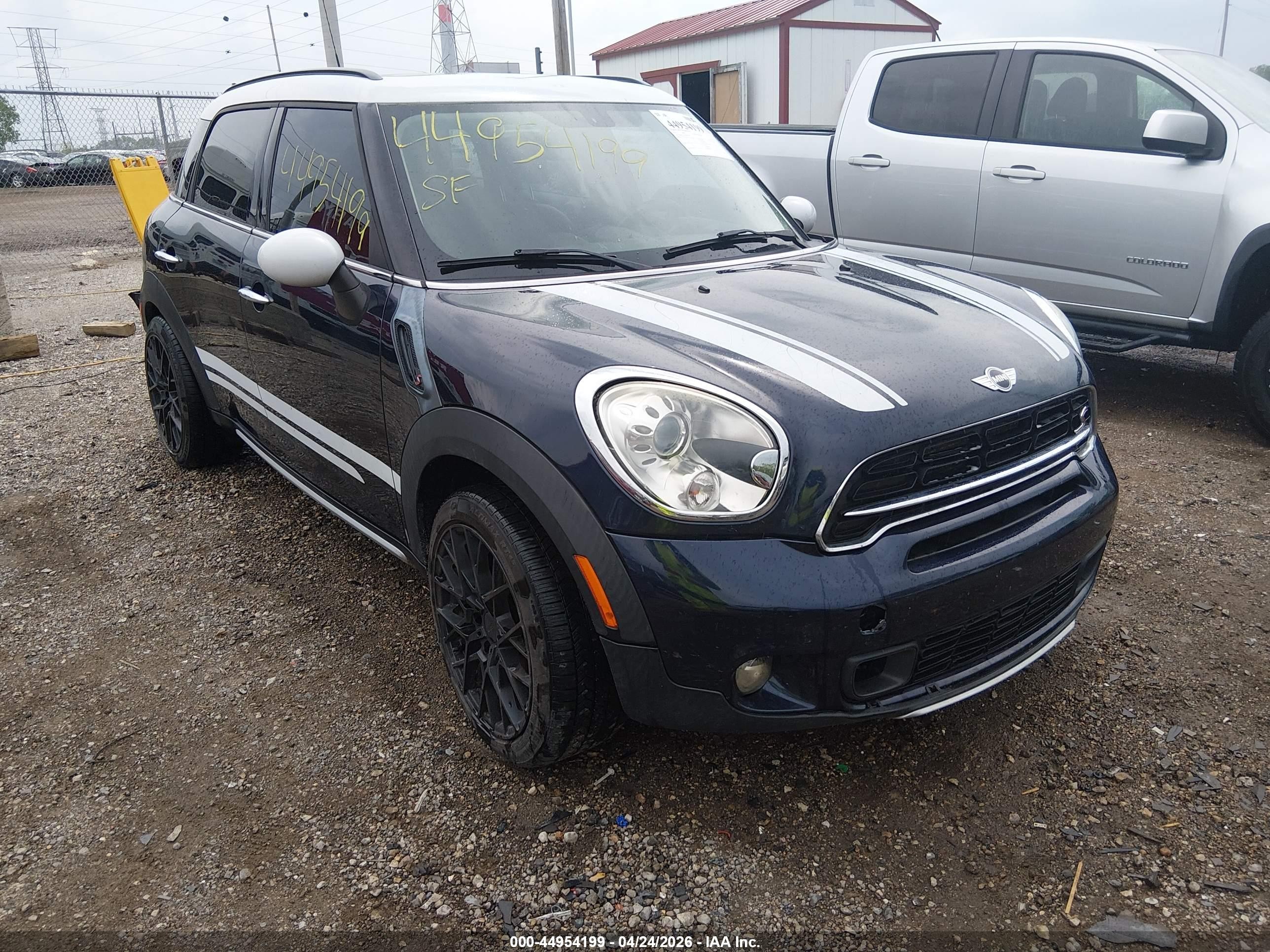 2015 MINI Countryman S, VIN WMWZC5C5XFWP44792 — Rear end
