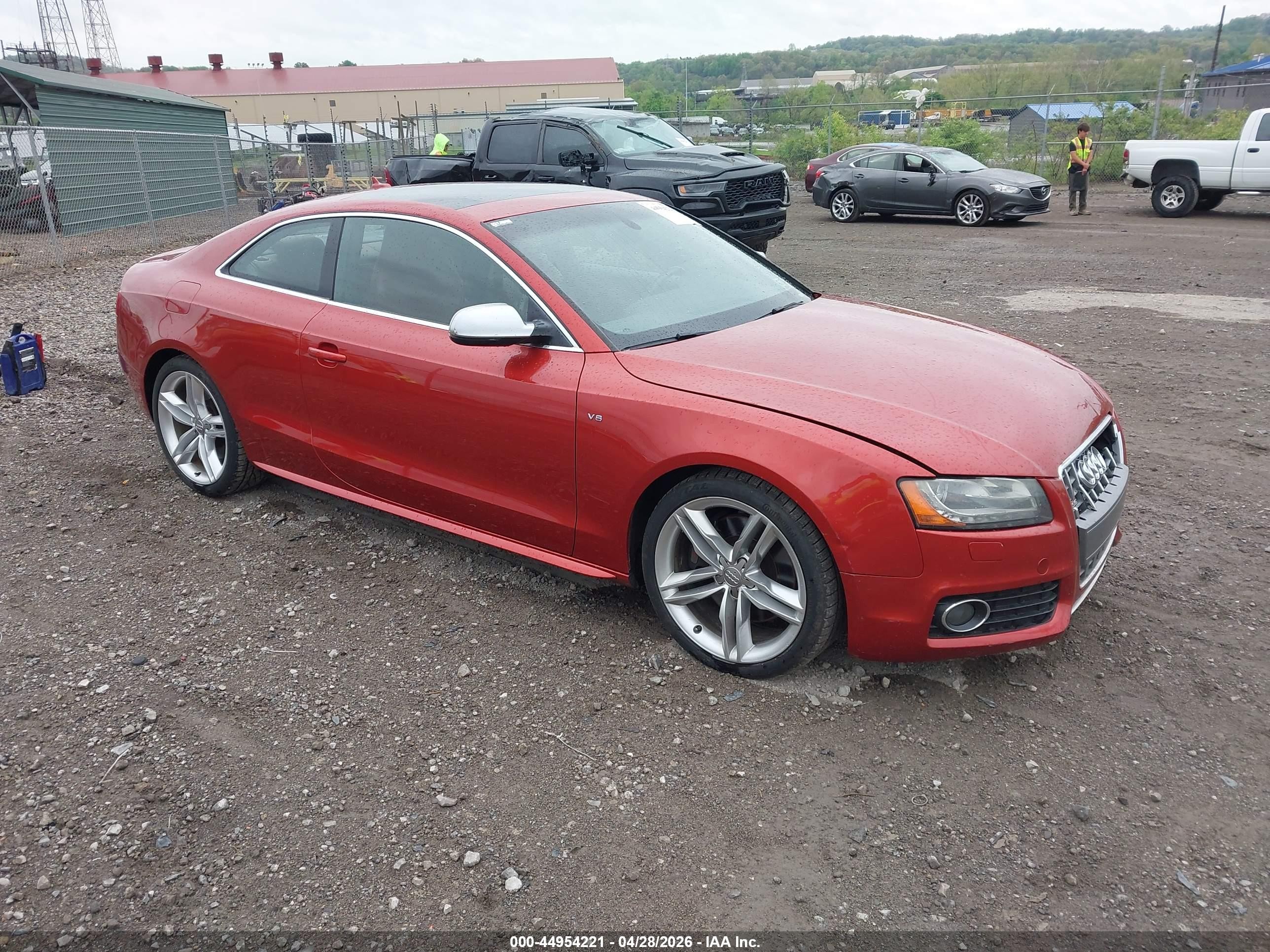 2010 Audi S5 Prestige, VIN WAUVVAFR3AA007343 — Front end