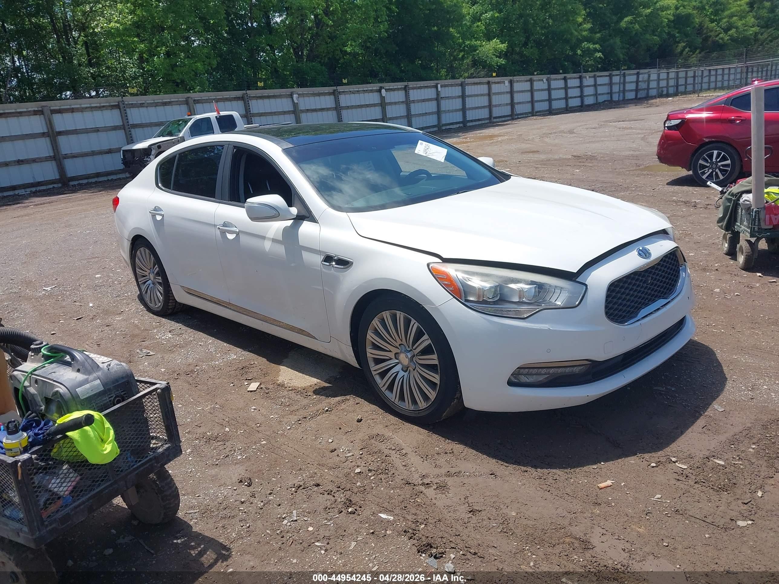 2015 Kia K900 Premium, VIN KNALU4D4XF6025058 — Front end
