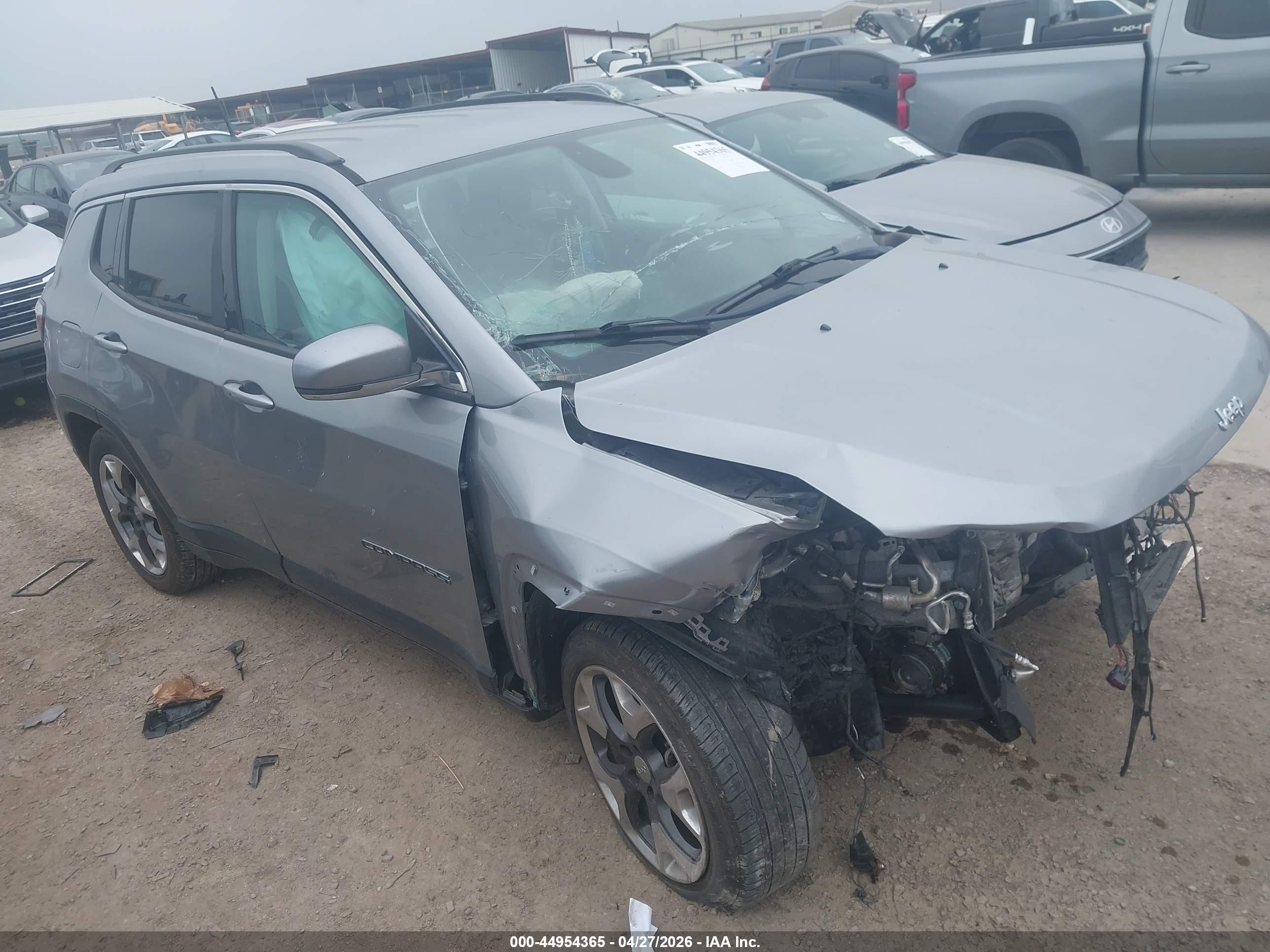 2020 Jeep Compass Limited, VIN 3C4NJCCB8LT114594 — Front end