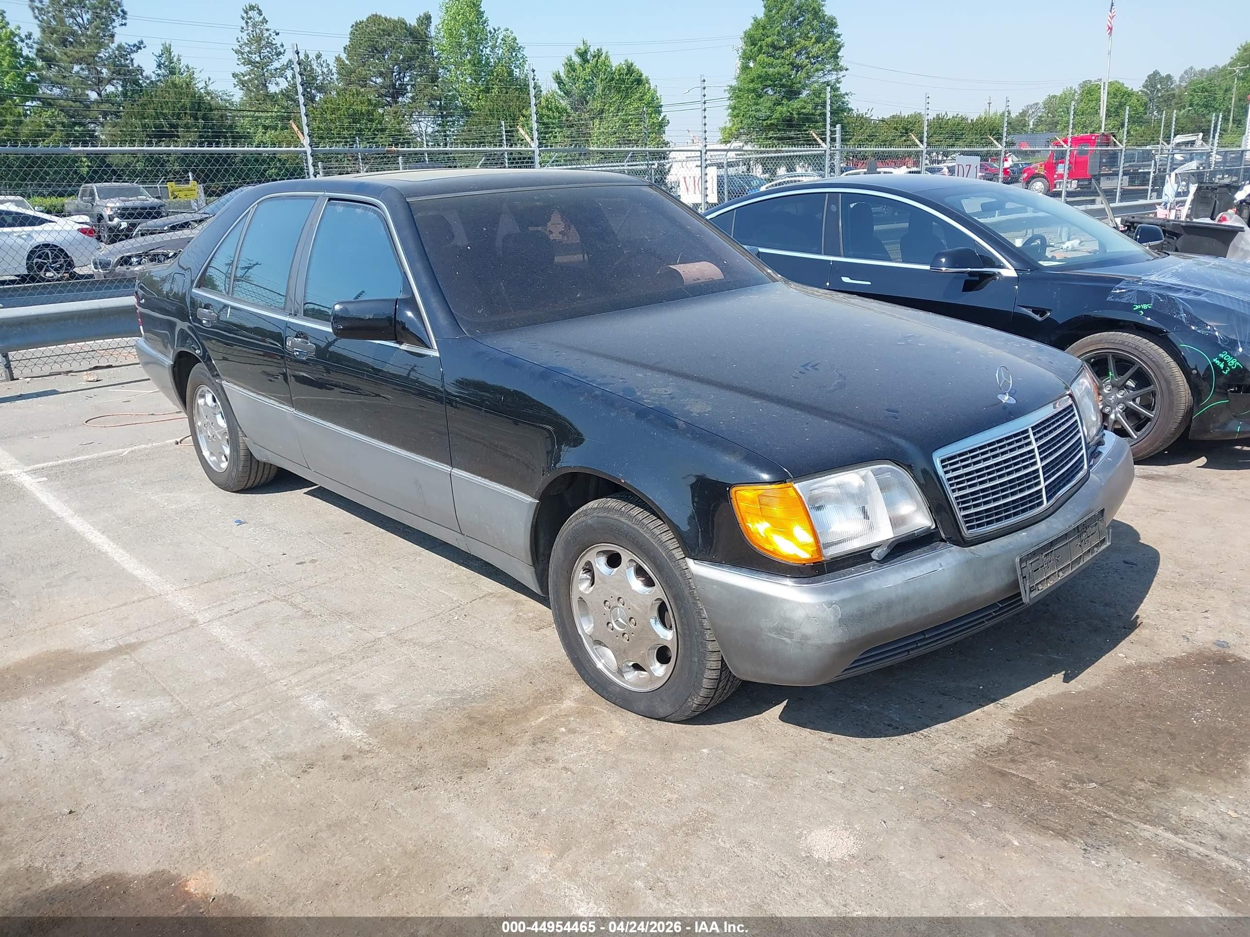 1993 Mercedes-Benz S 320, VIN WDBGA32E8PA116085 — Normal wear