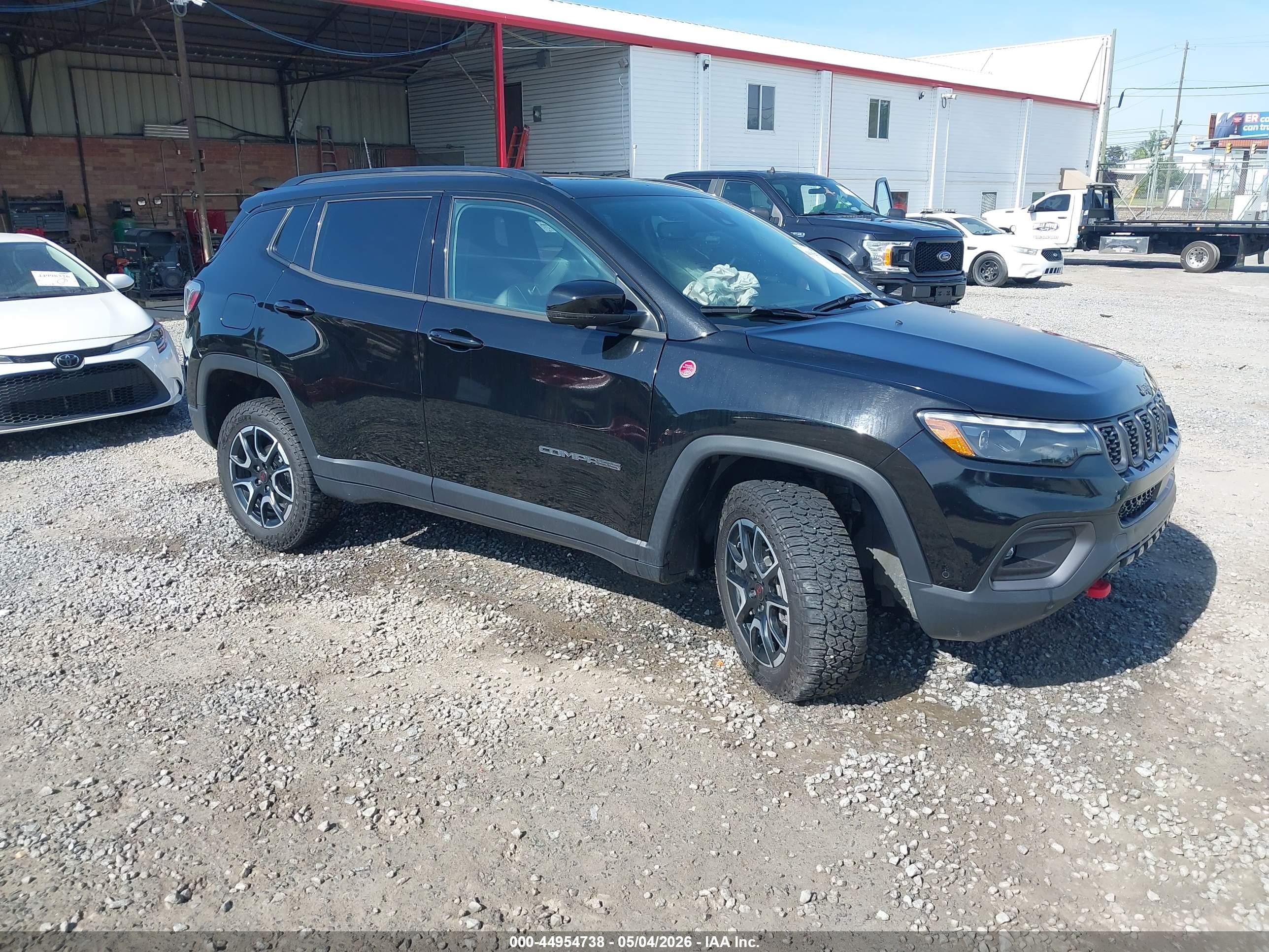2025 Jeep Compass Trailhawk, VIN 3C4NJDDN0ST526229 — Front end