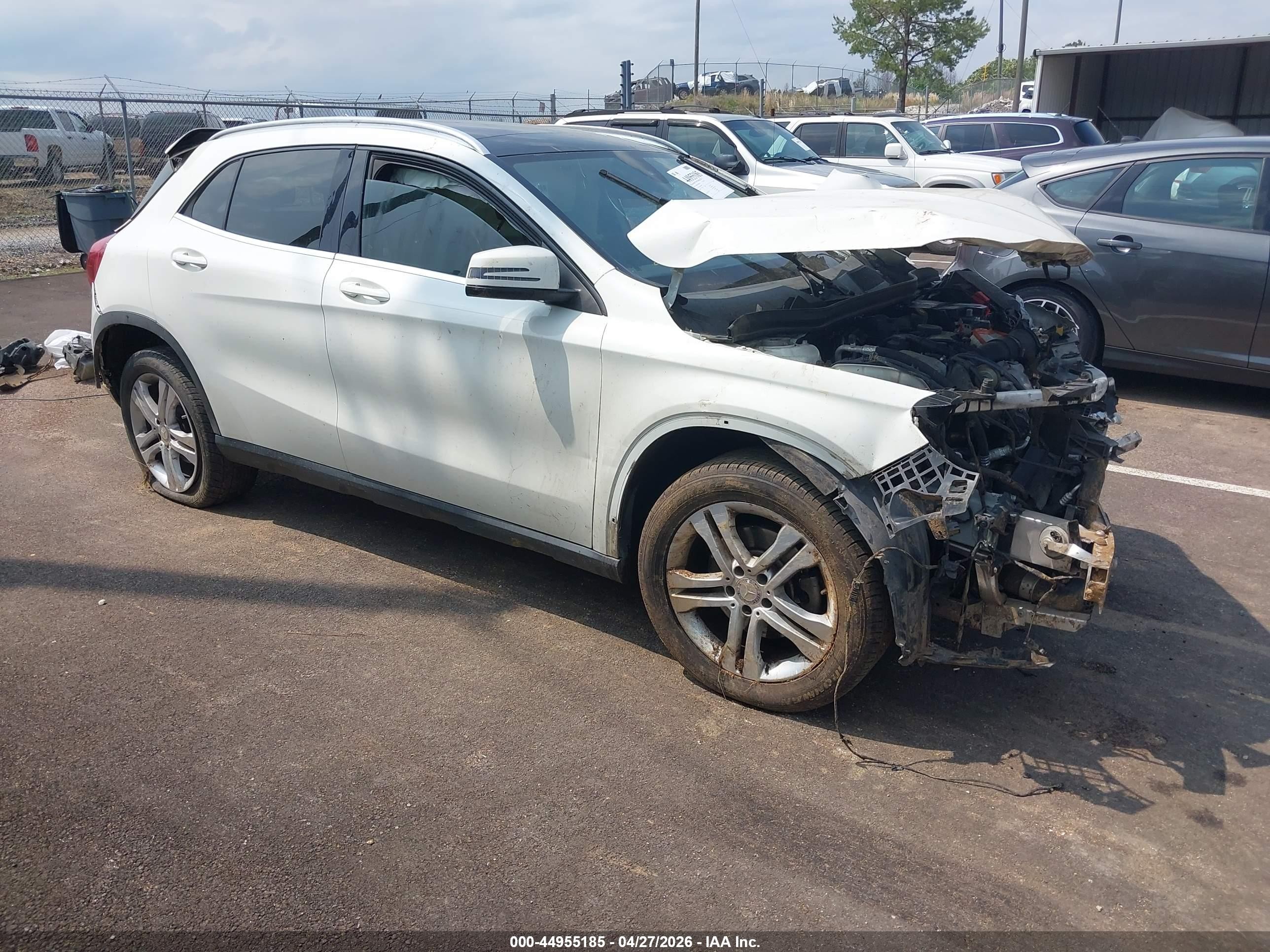 2016 Mercedes-Benz GLA 250, VIN WDCTG4EB8GJ204697 — Front end