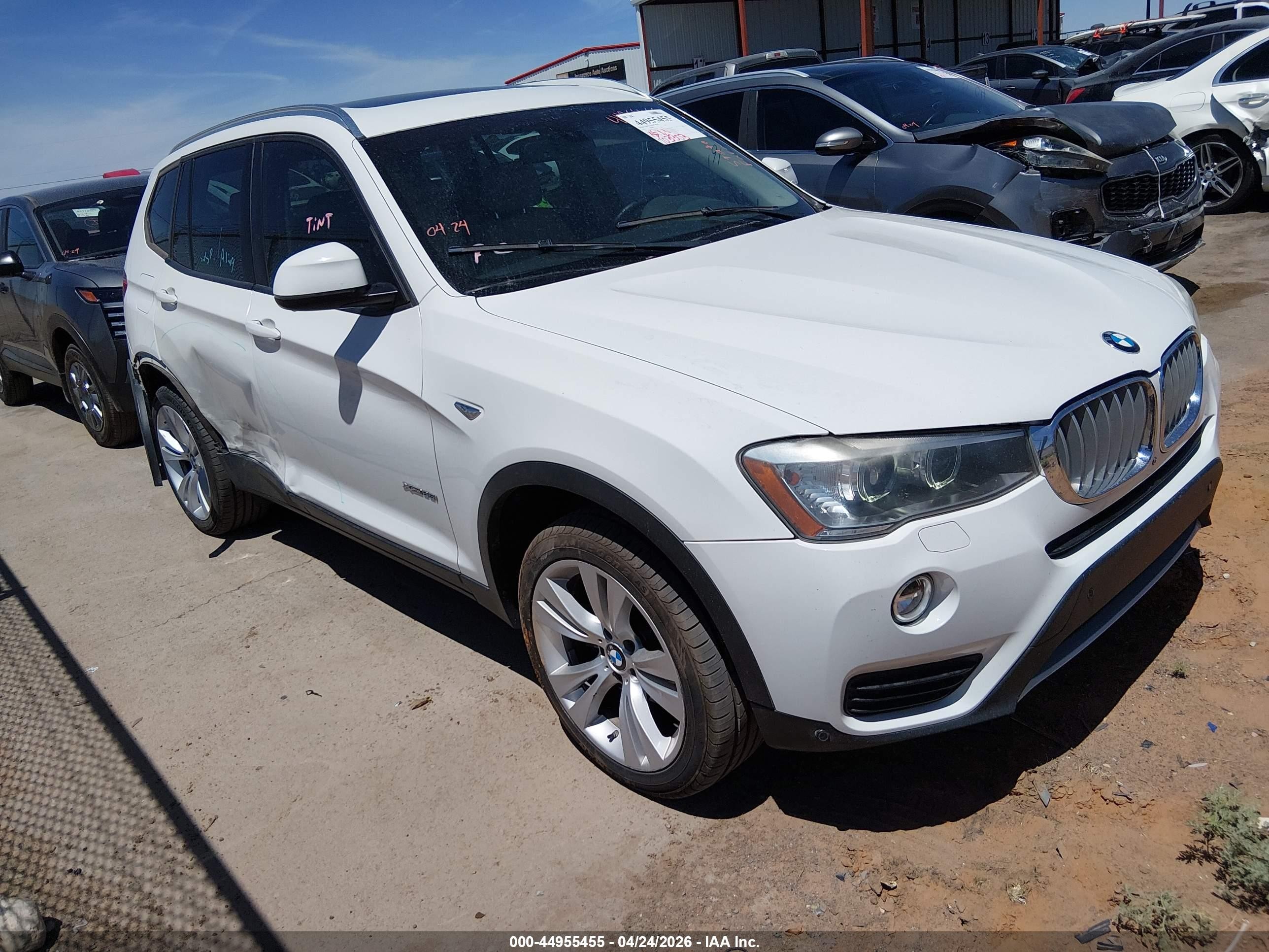 2016 BMW X3 xDrive35i, VIN 5UXWX7C57G0S15227 — Бок