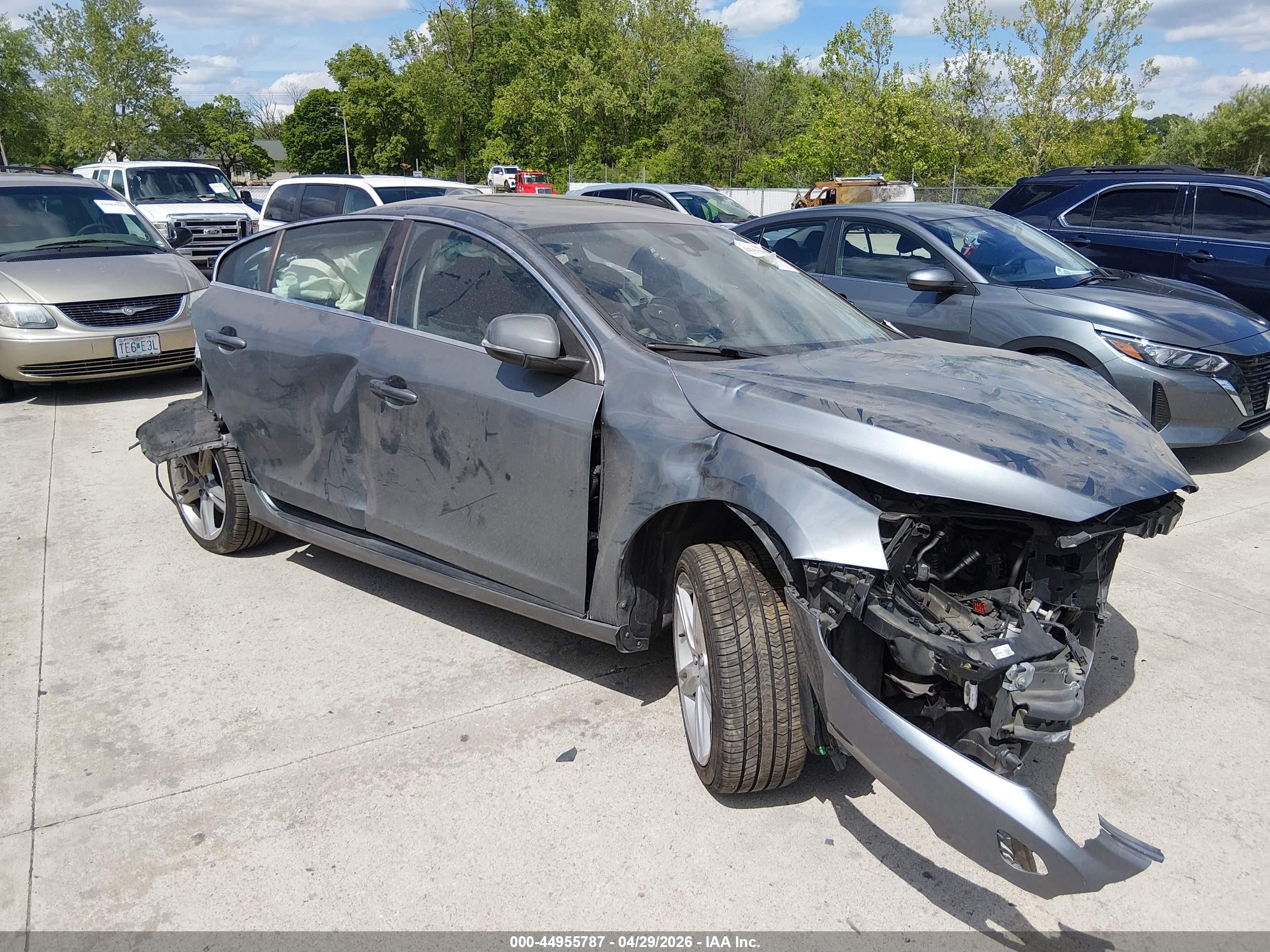 2016 Volvo S60 T5 Drive-E Premier, VIN YV126MFK0G2391537 — Rear end