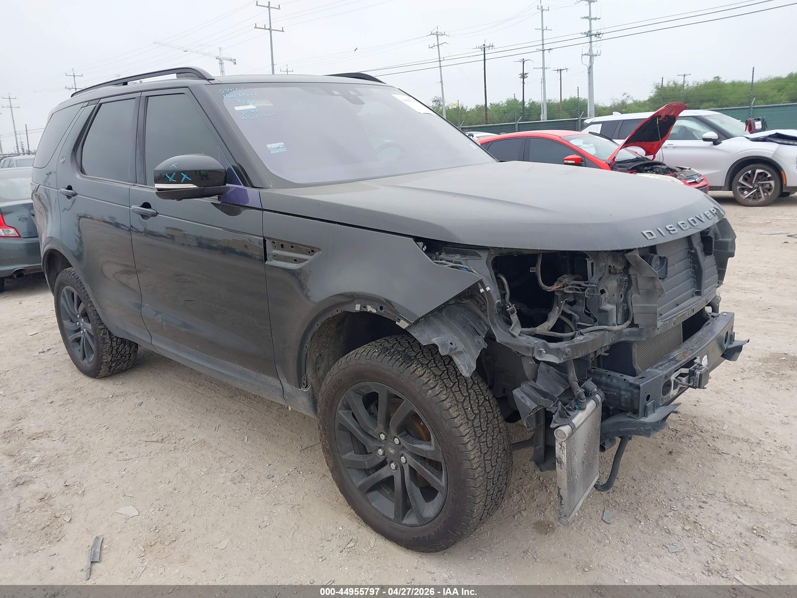2019 Land Rover Discovery HSE, VIN SALRR2RK5K2402559 — Front end