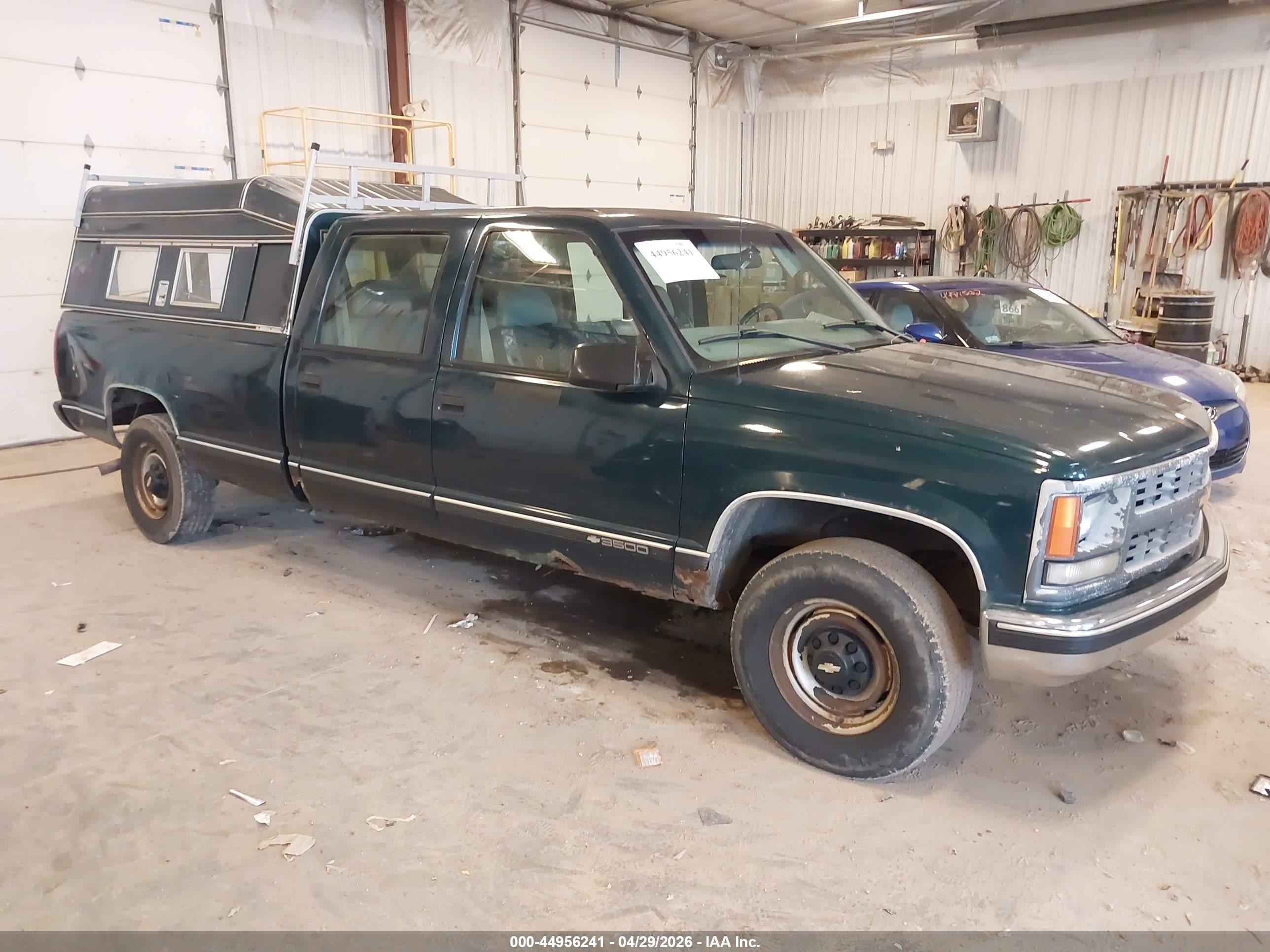 2000 Chevrolet Silverado 3500, VIN 1GCGC33R1YF492998 — Rear end