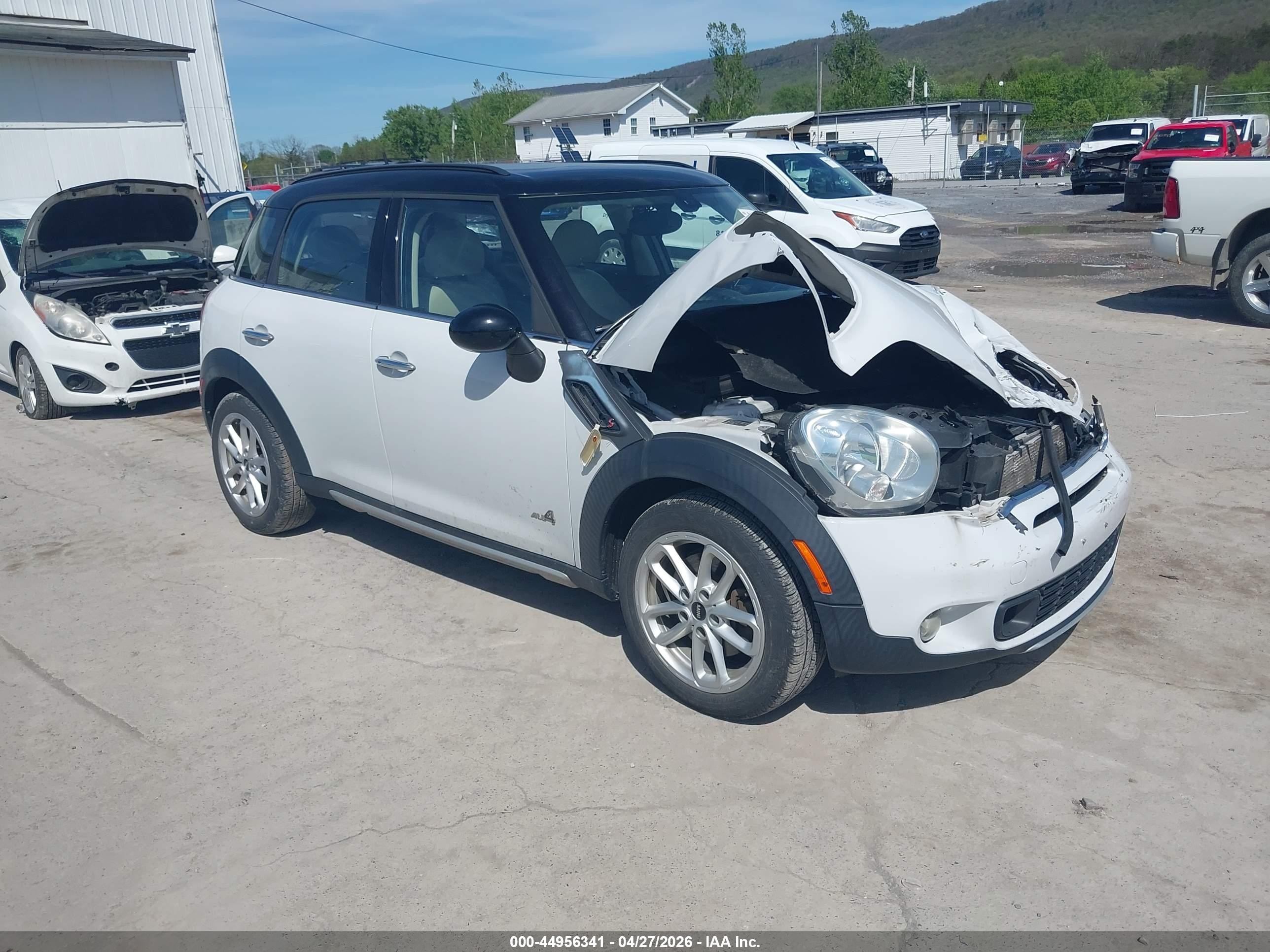 2015 MINI Countryman S, VIN WMWZC5C59FWP45769 — Front end