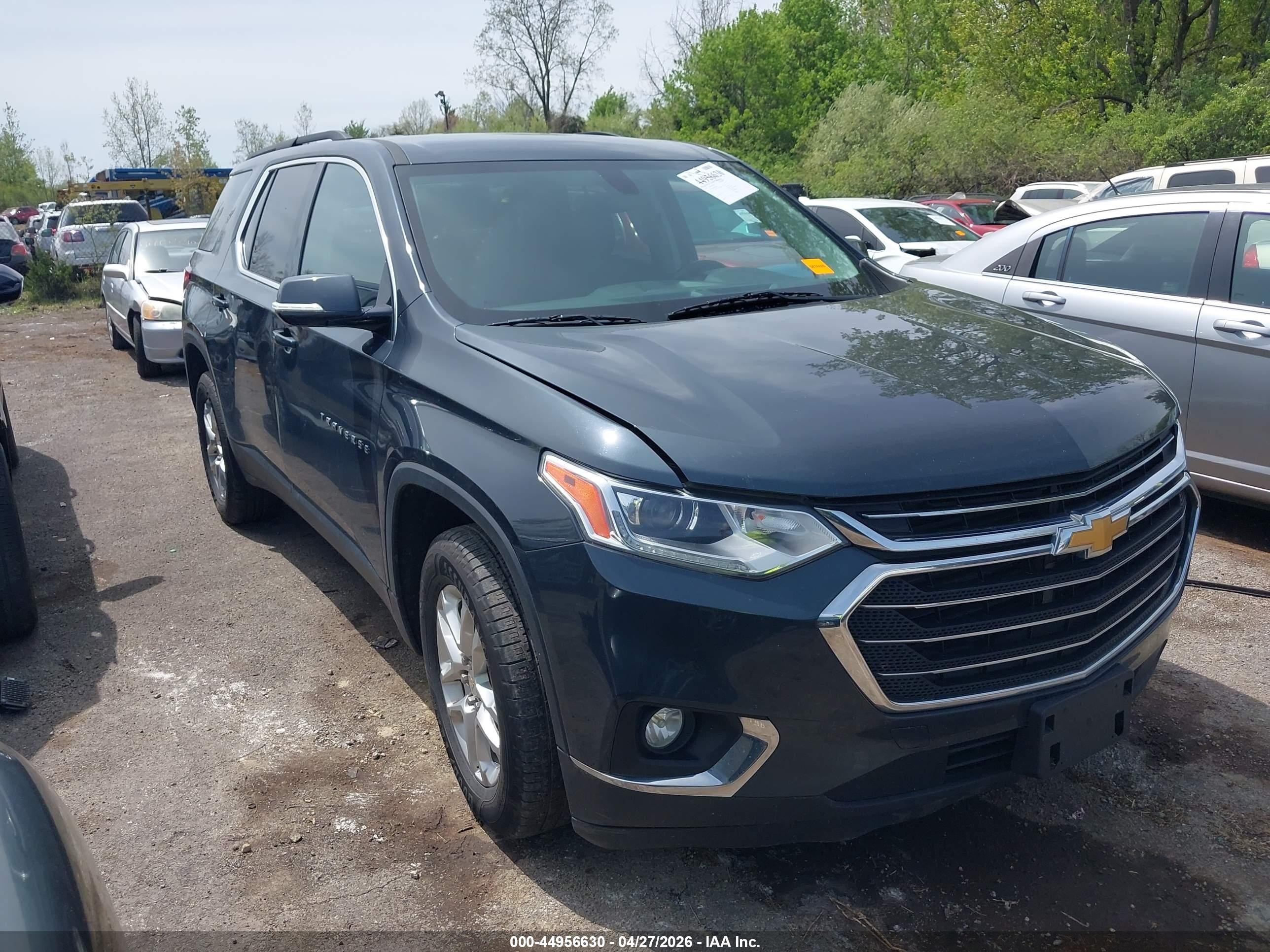 2019 Chevrolet Traverse LT Cloth, VIN 1GNEVGKW0KJ208482 — Side