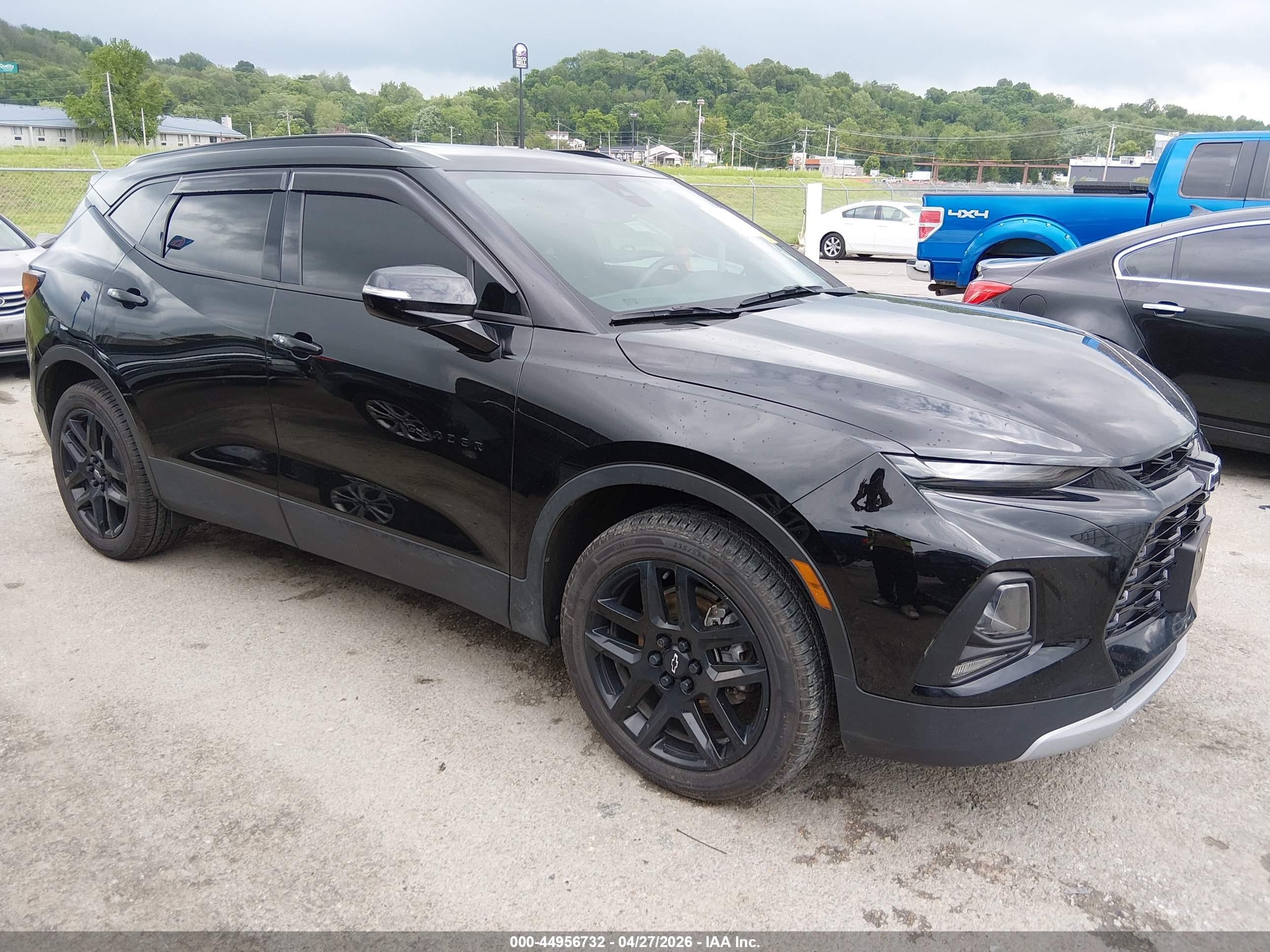 2021 Chevrolet Blazer LT, VIN 3GNKBHRS3MS547923 — Перед