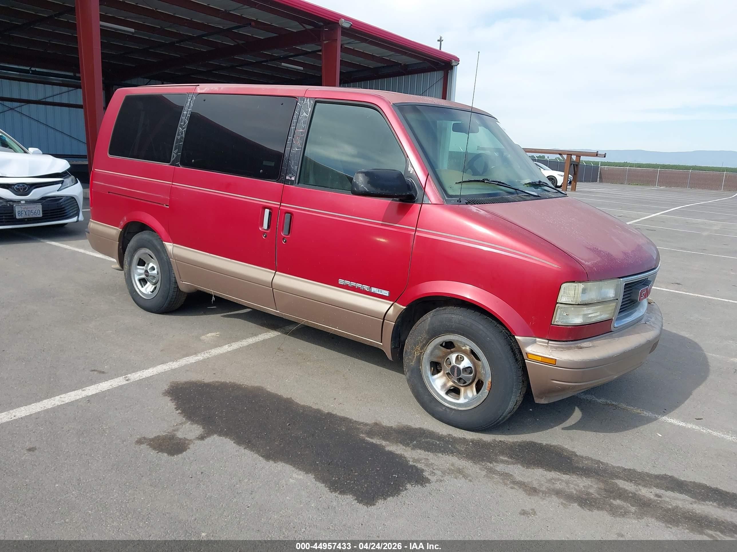1999 GMC Safari, VIN 1GKEL19W0XB517697 — Normal wear