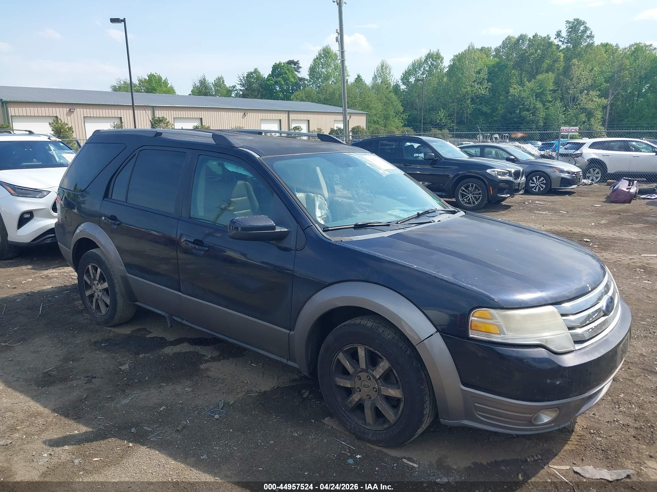 2008 Ford Taurus X SEL, VIN 1FMDK02W48GA22143 — Side