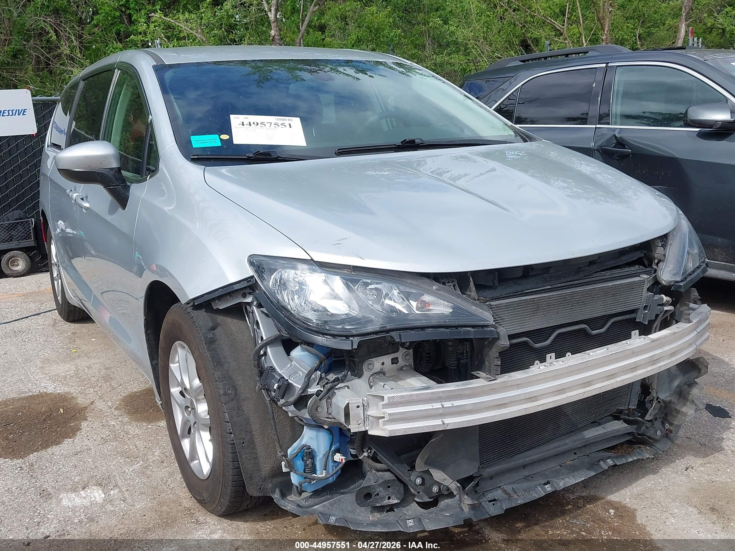 2022 Chrysler Voyager LX, VIN 2C4RC1CG5NR226688 — Перед
