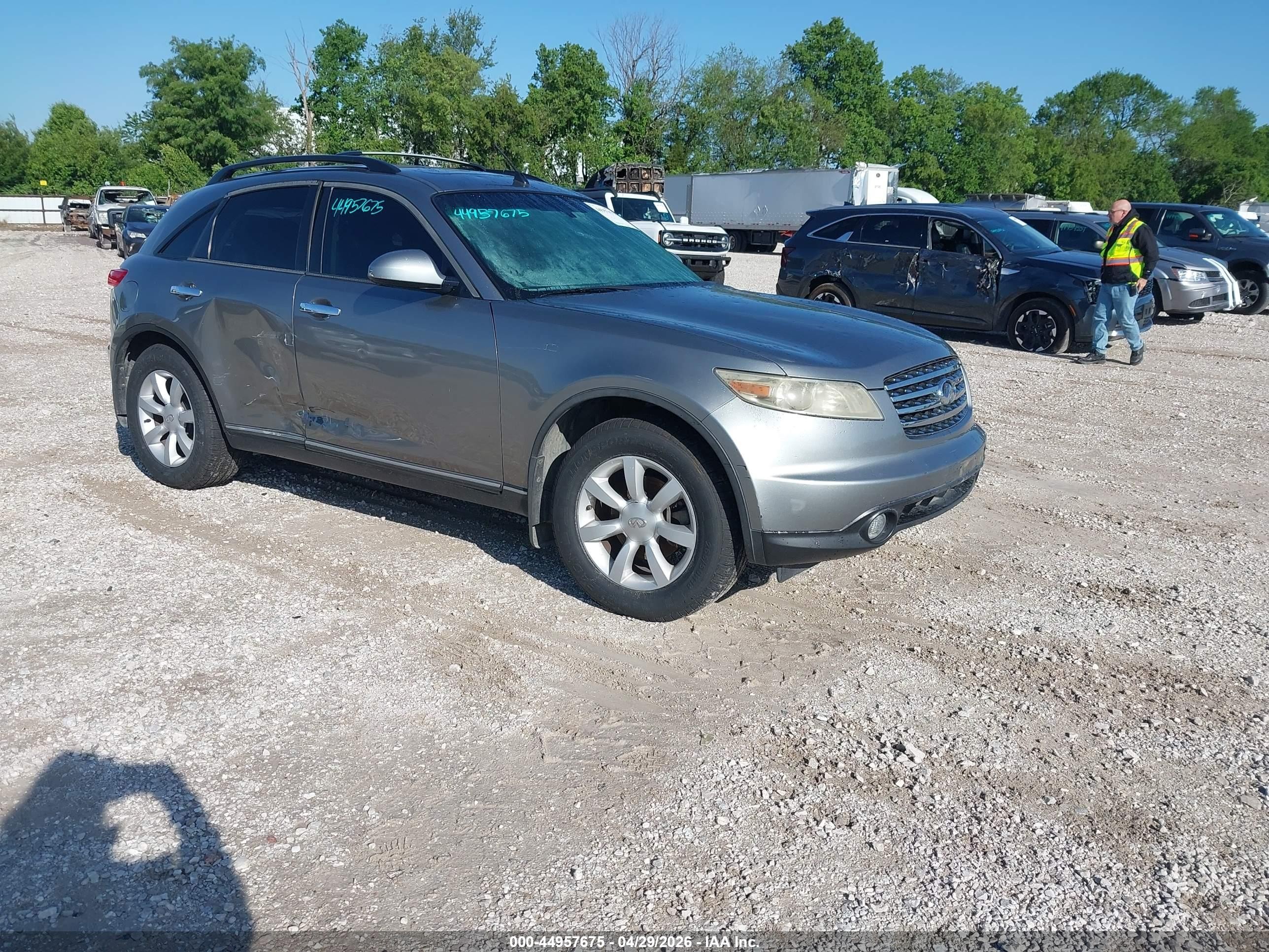 2005 Infiniti FX, VIN JNRAS08W55X218263 — Side