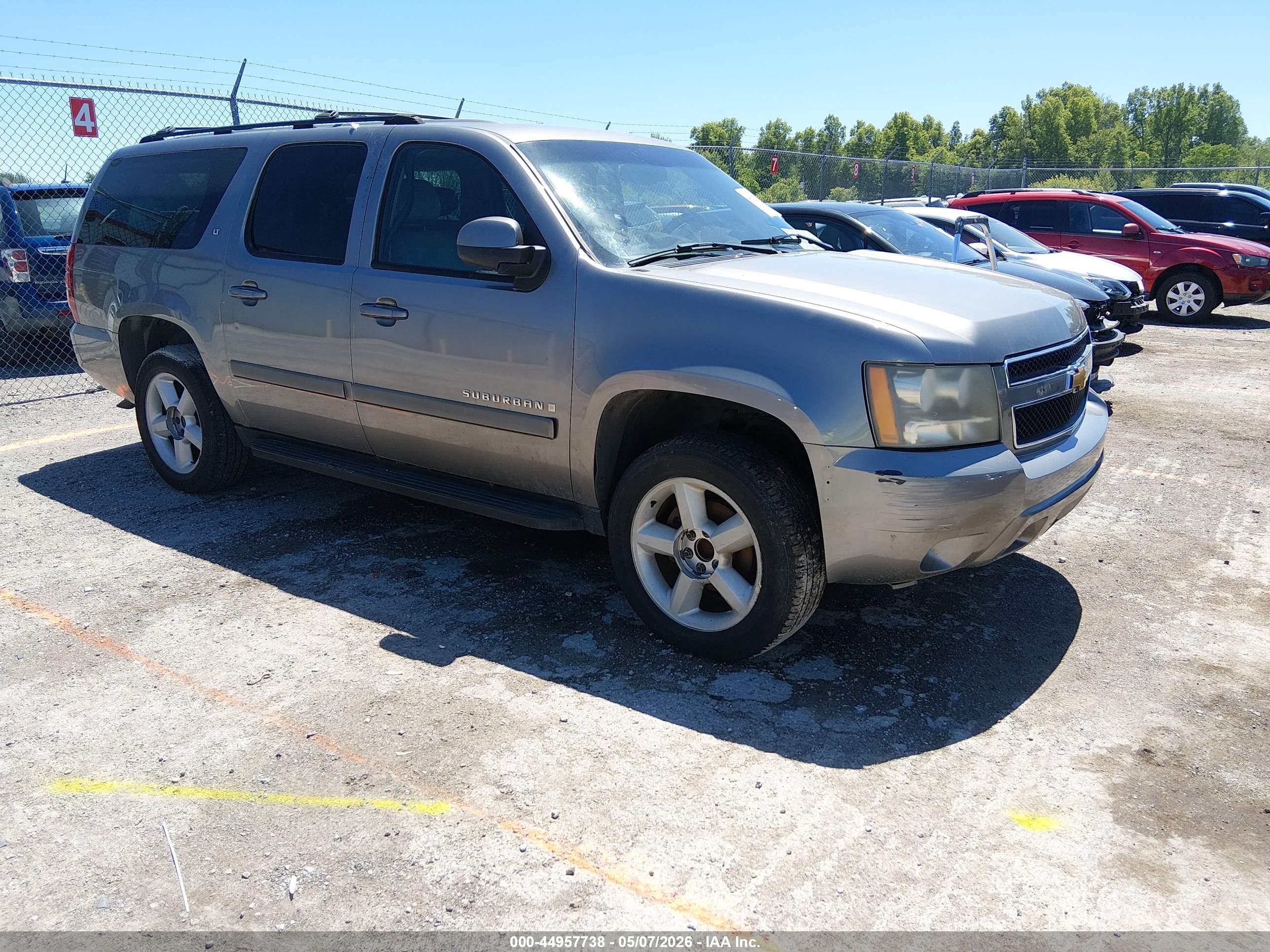 2007 Chevrolet Suburban LT, VIN 3GNFC160X7G218376 — Front end