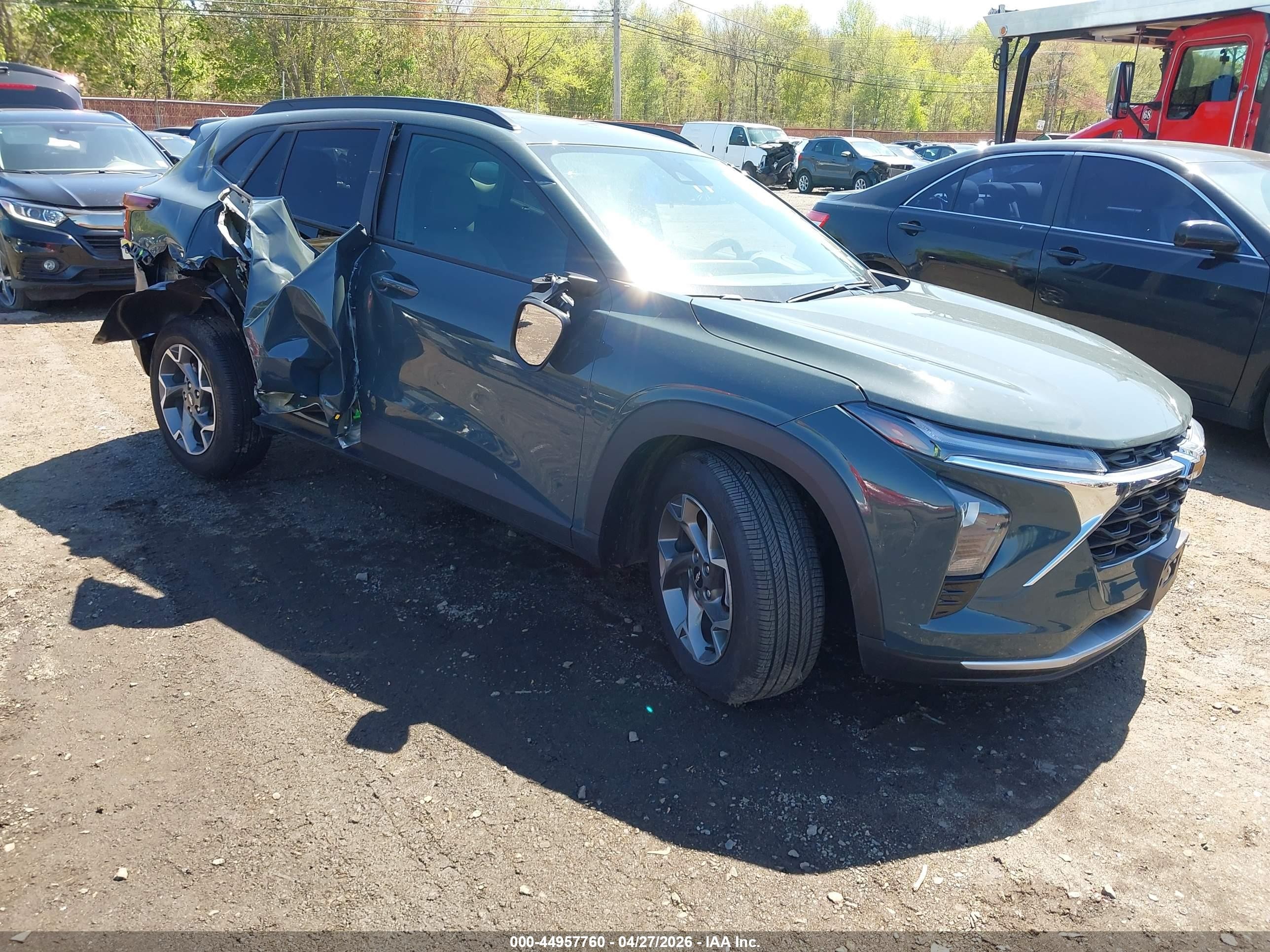2025 Chevrolet Trax LT, VIN KL77LHEP6SC262498 — Side