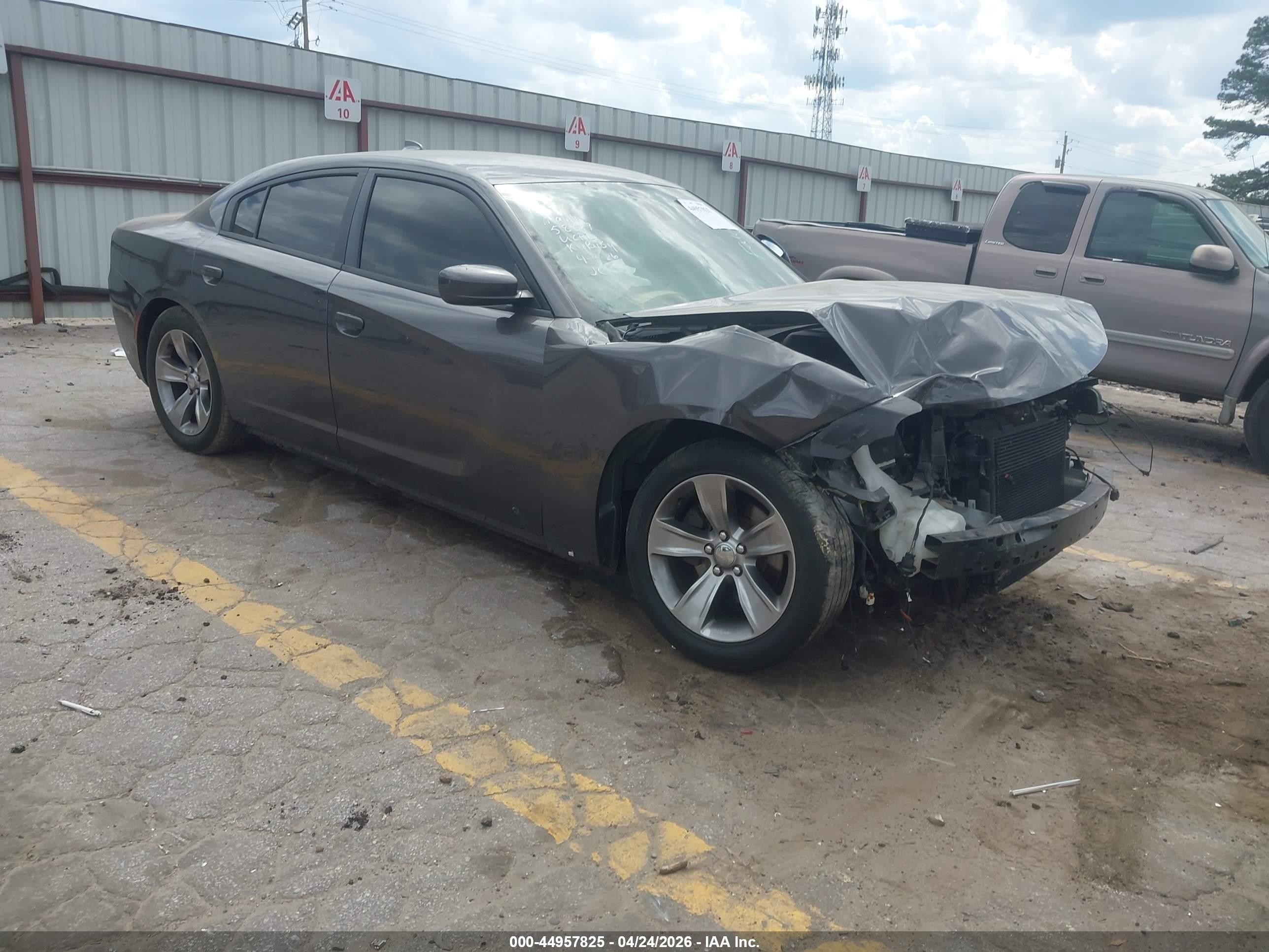 2016 Dodge Charger SXT, VIN 2C3CDXHG0GH276362 — Перед