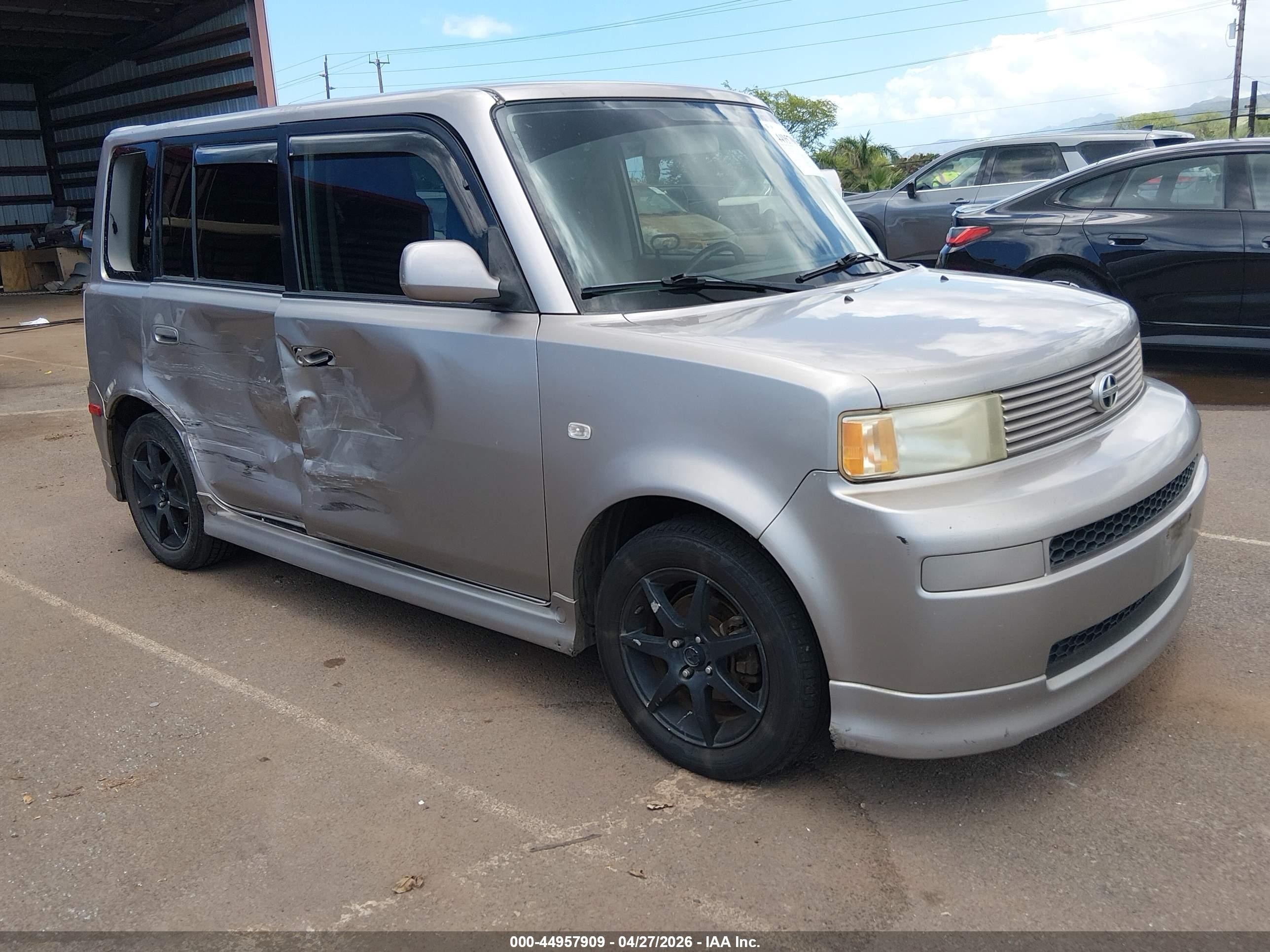 2005 Scion xB, VIN JTLKT334250176091 — Side