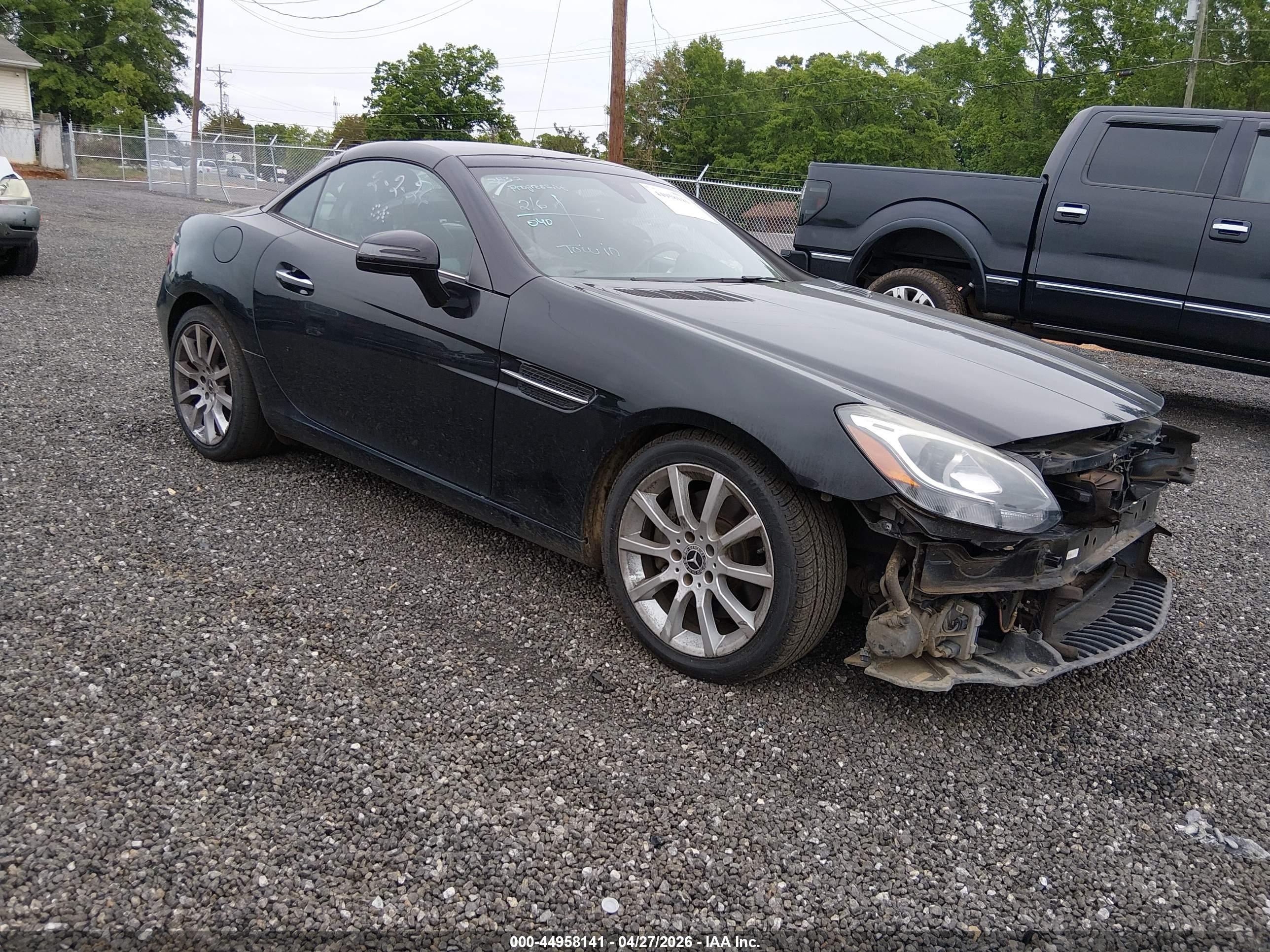 2019 Mercedes-Benz SLC 300, VIN WDDPK3JA1KF163599 — Front end