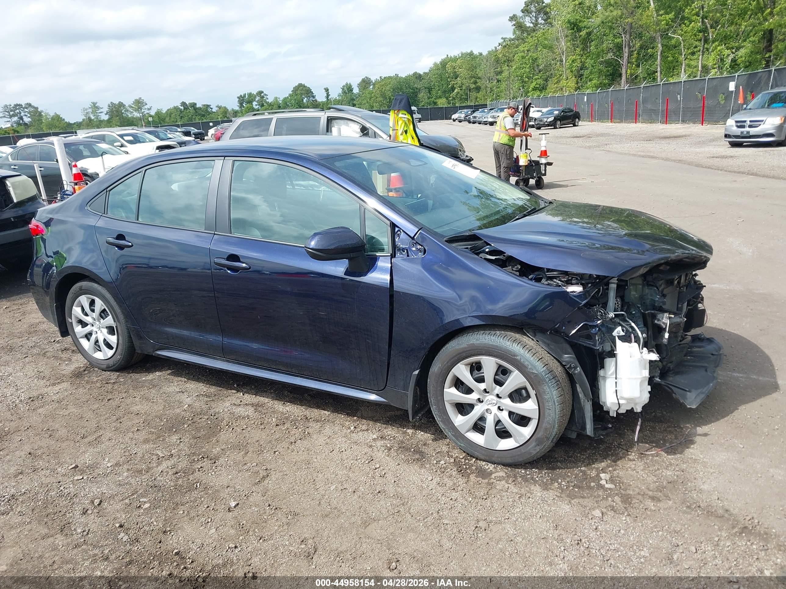 2025 Toyota Corolla LE, VIN 5YFB4MDE3SP333750 — Перед