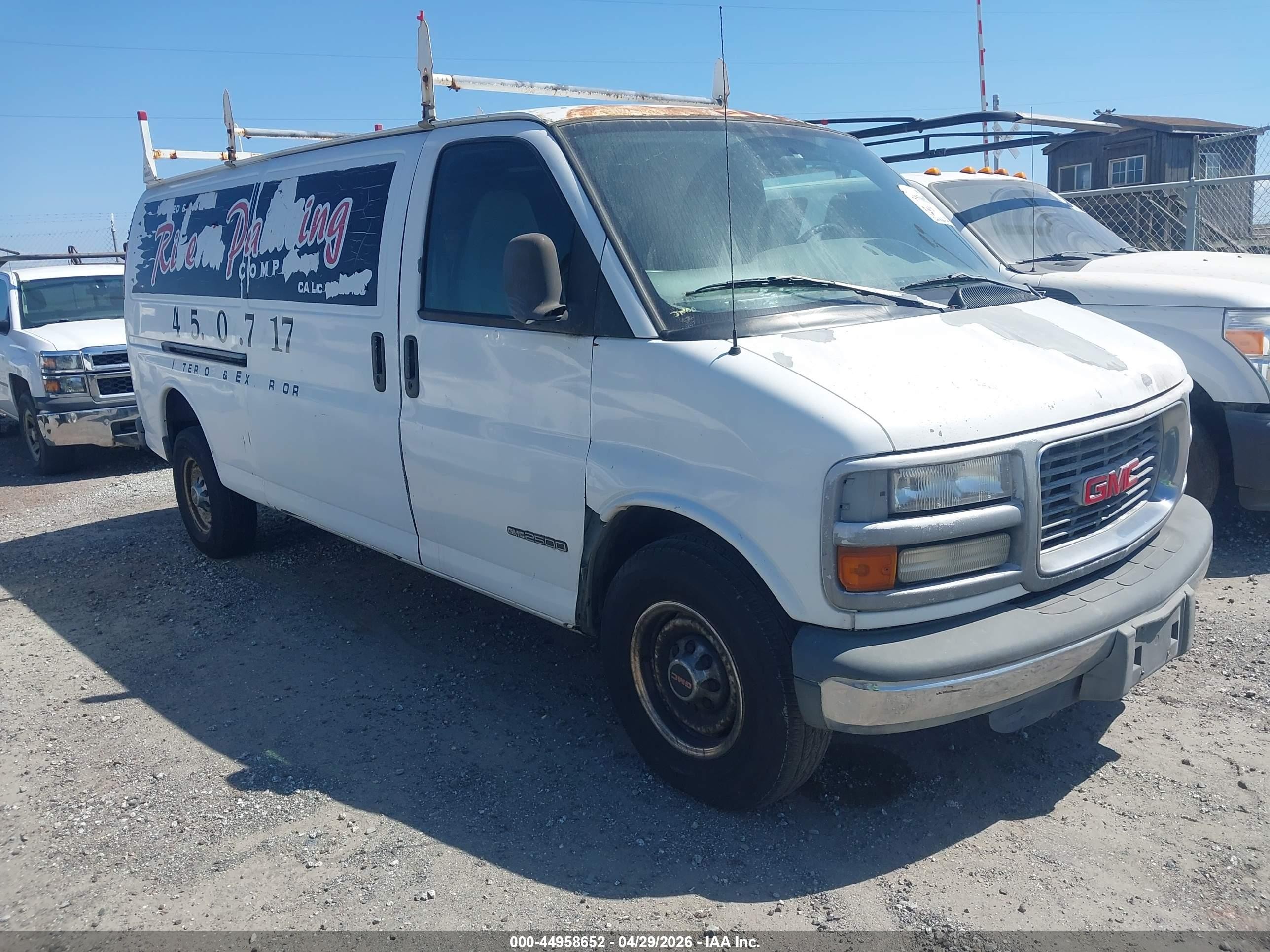1998 GMC Savana, VIN 1GTGG29R7W1057810 — Normal wear