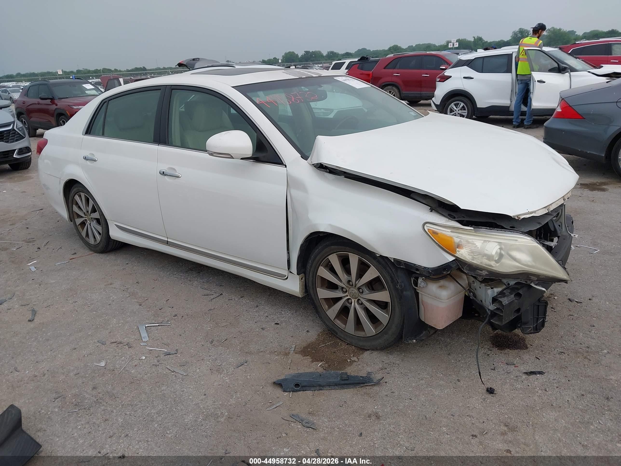 2011 Toyota Avalon, VIN 4T1BK3DB8BU418748 — Front end