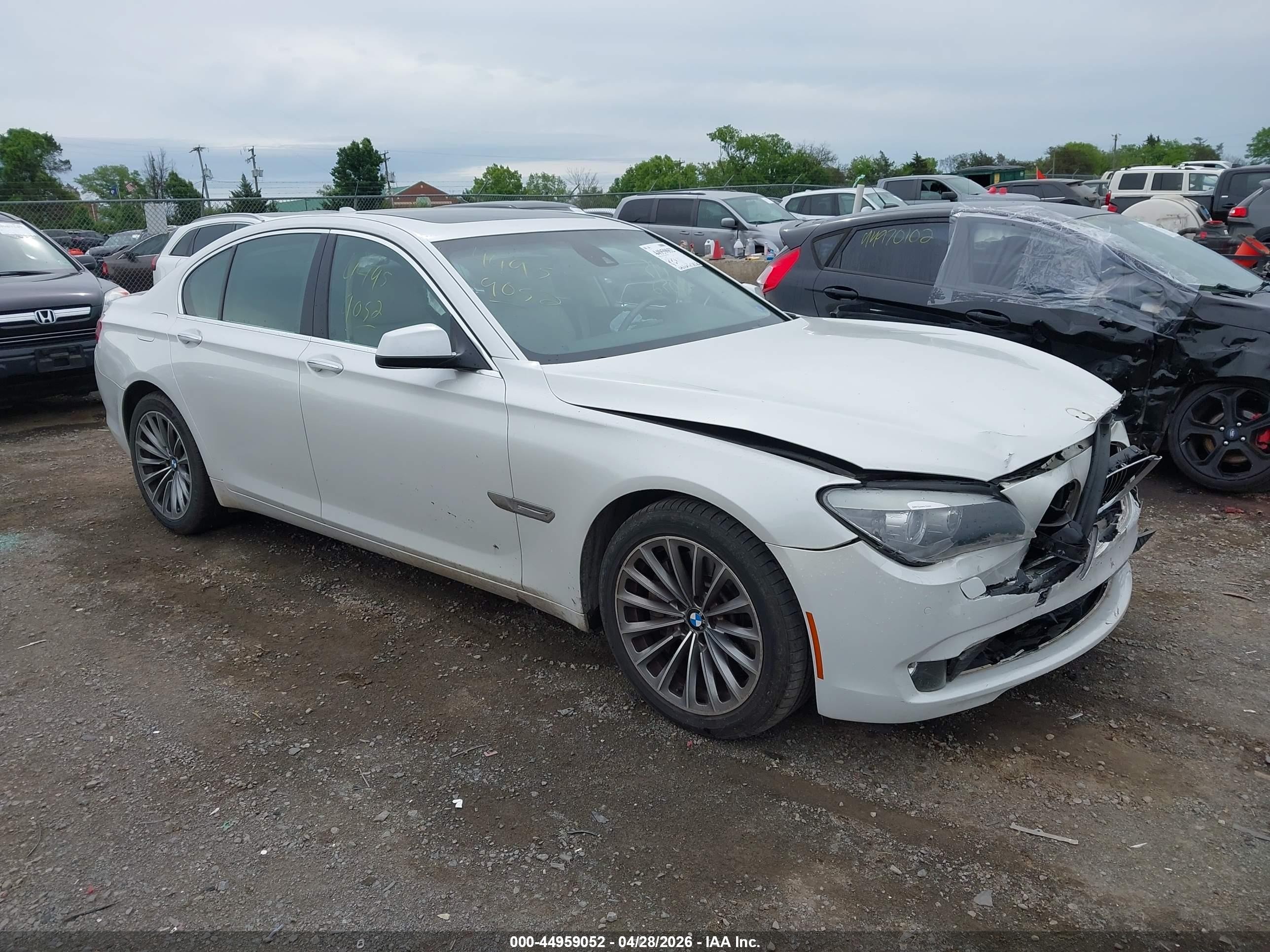 2011 BMW 7 Series 750i, VIN WBAKA8C58BCY37315 — Front end