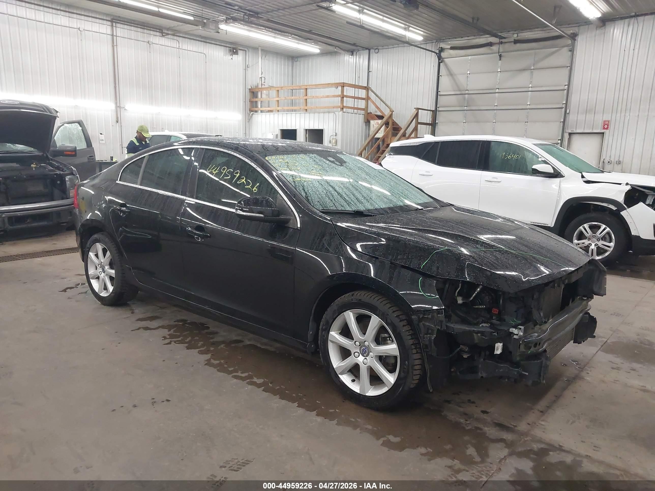 2016 Volvo S60 T5 Drive-E Premier, VIN YV126MFK5G2413290 — Front end