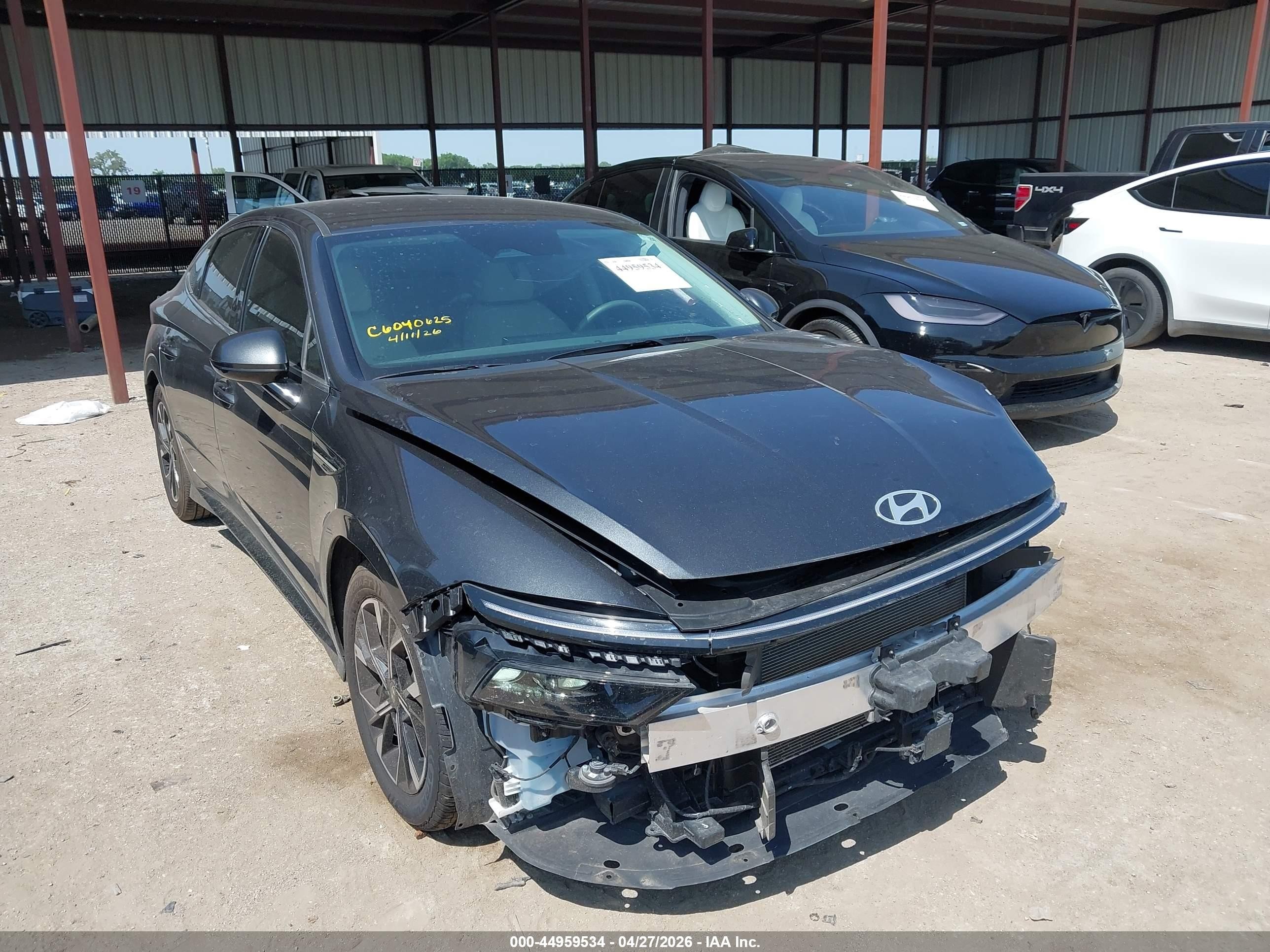 2025 Hyundai Sonata SEL, VIN KMHL64JA1SA479693 — Front end