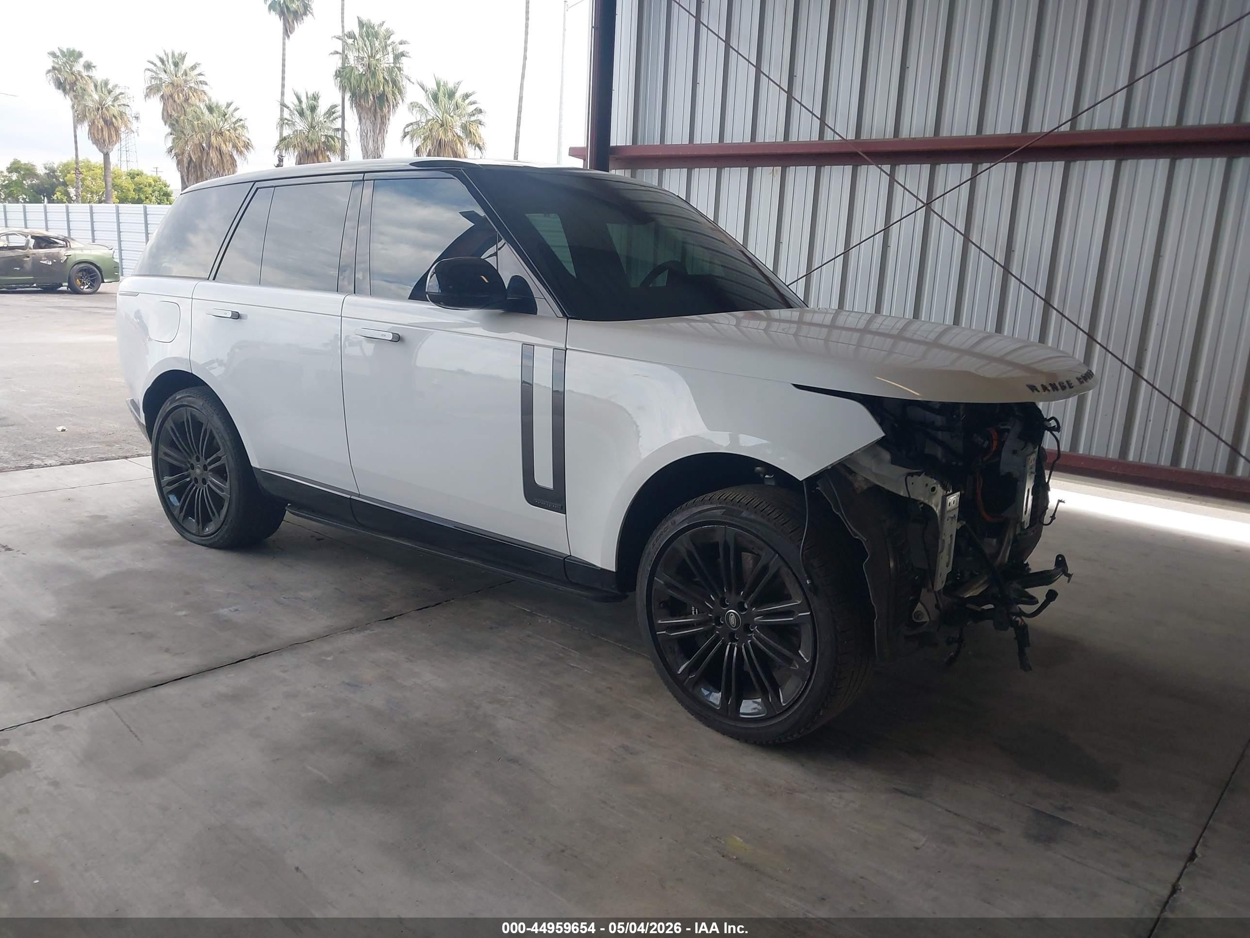 2024 Land Rover Range Rover Autobiography, VIN SALK19E93RA215535 — Front end