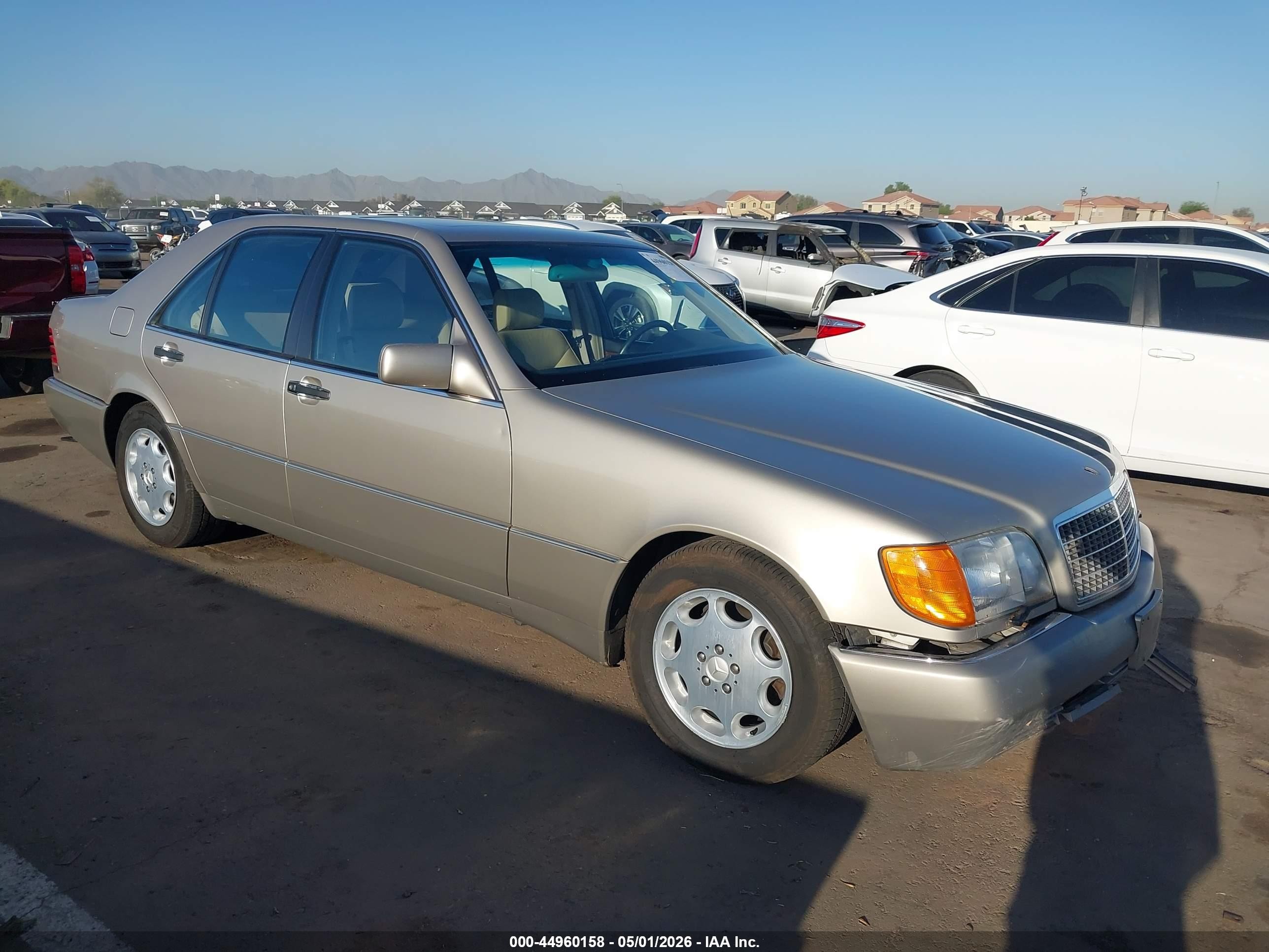 1994 Mercedes-Benz S 320, VIN WDBGA32E7RA175728 — Front end