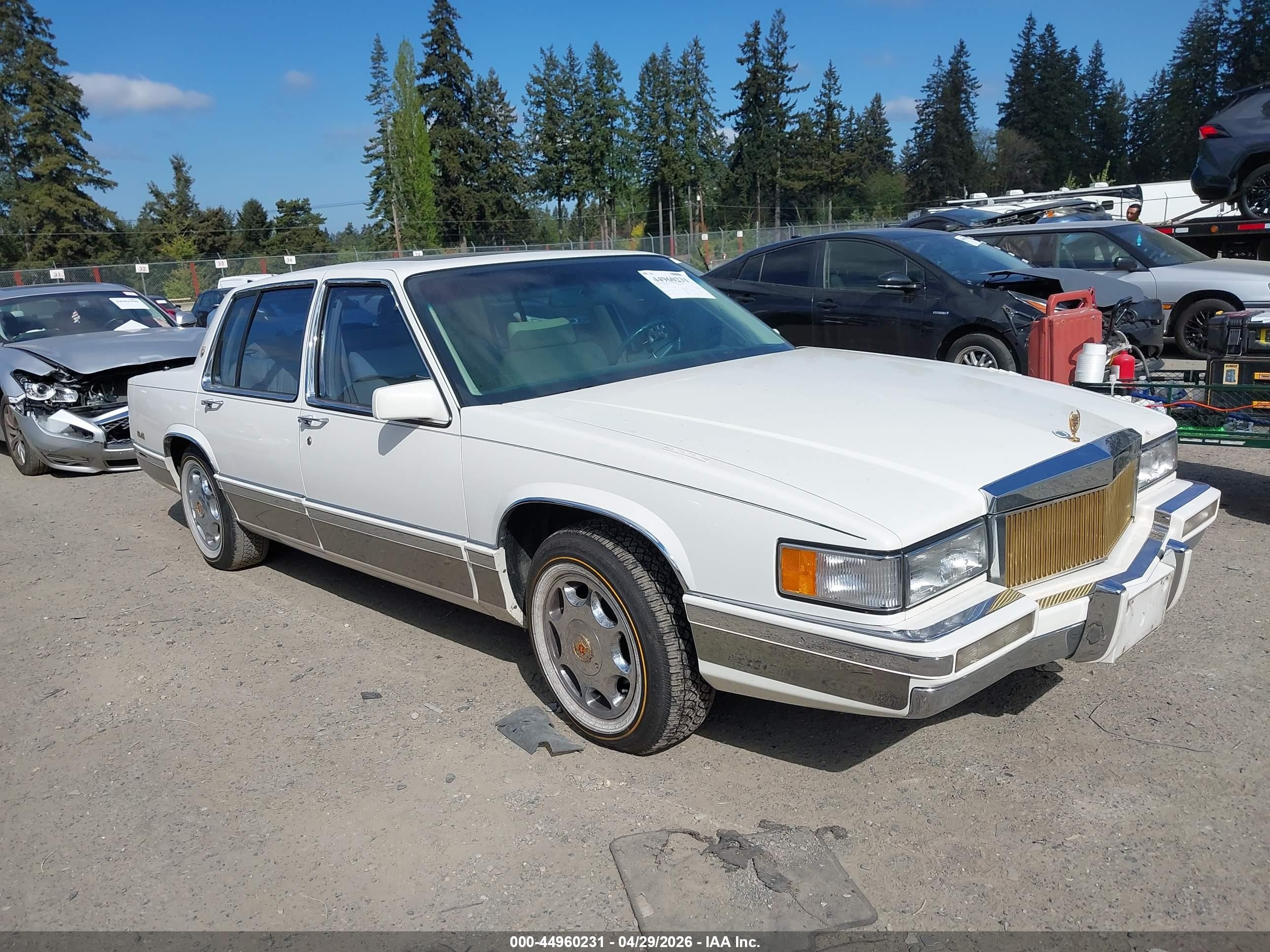 1993 Cadillac DeVille, VIN 1G6CD53B4P4256644 — Normal wear