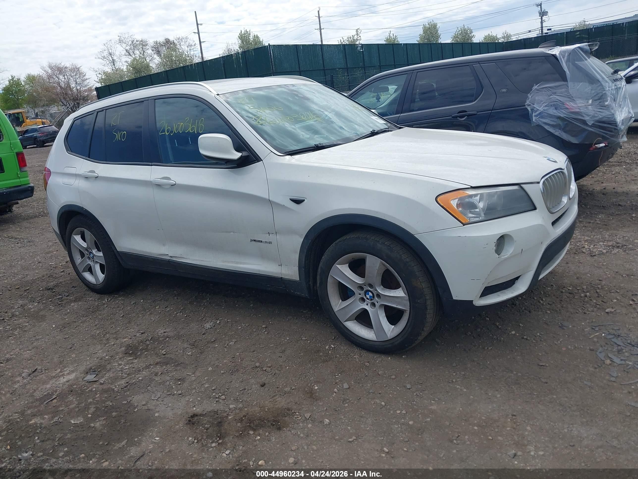 2012 BMW X3 28i, VIN 5UXWX5C52CL726387 — Бок