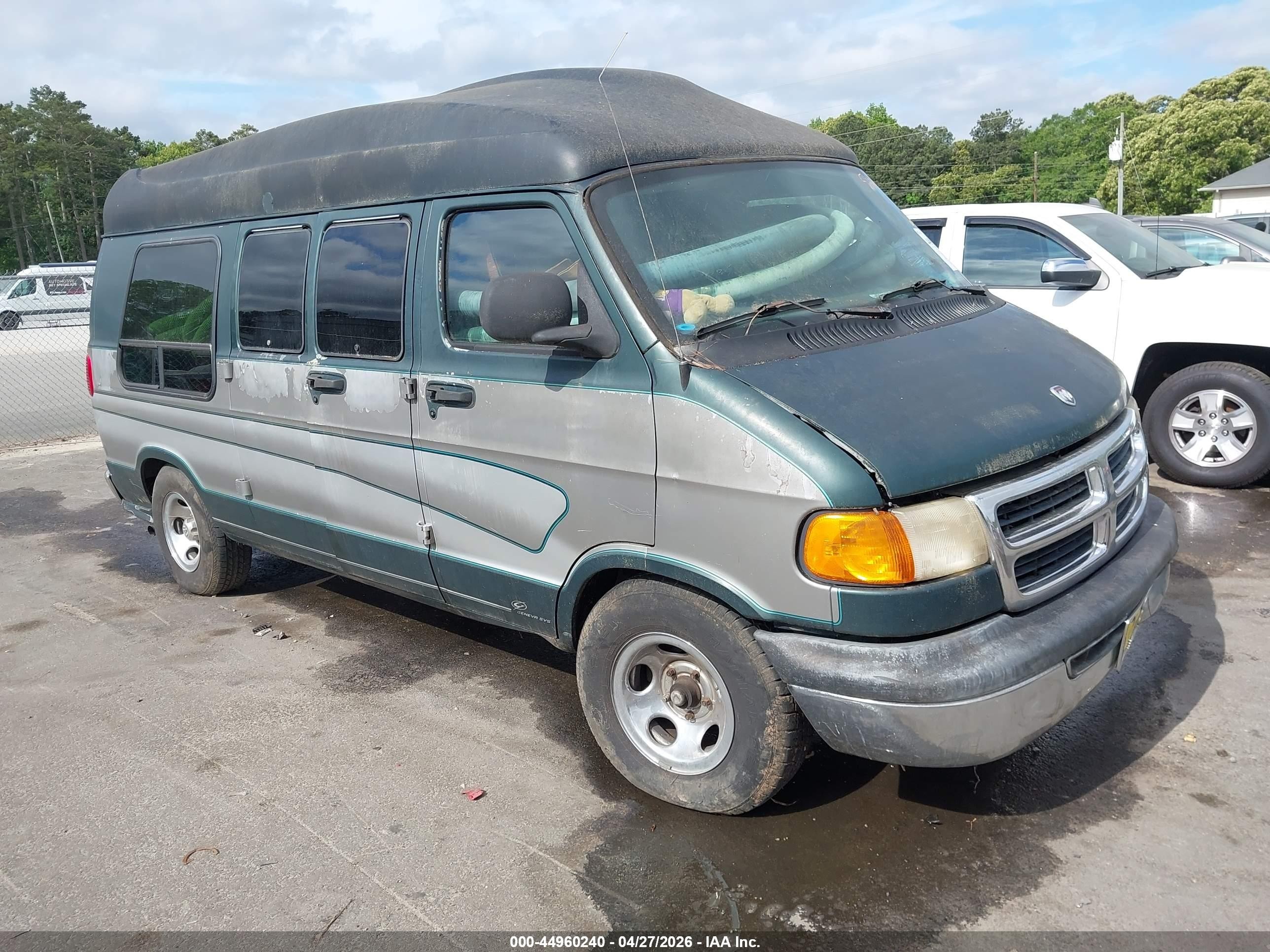 1999 Dodge Cargo, VIN 2B6HB11Z3XK512073 — Front end