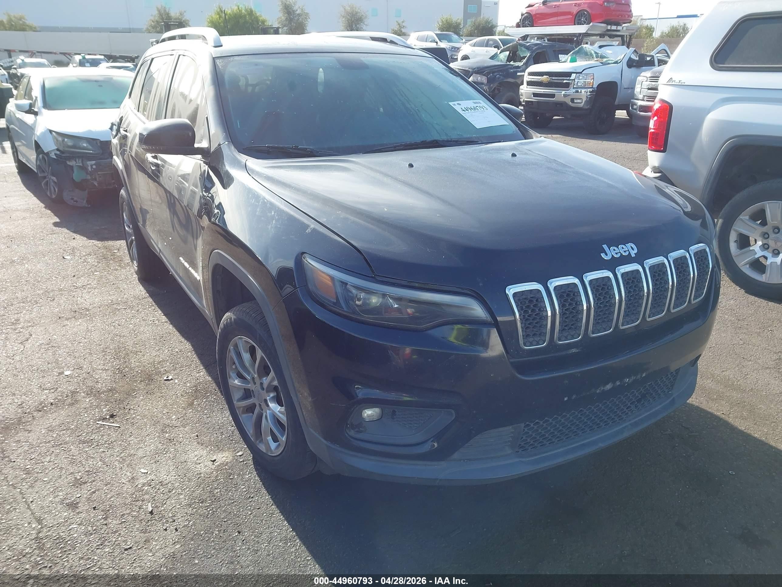 2019 Jeep Cherokee Latitude Plus, VIN 1C4PJLLB0KD327147 — Vandalism