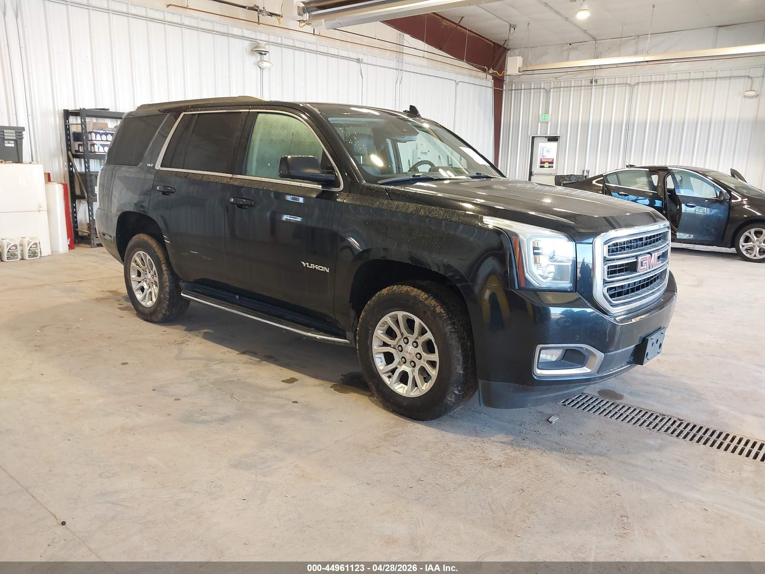 2017 GMC Yukon SLT, VIN 1GKS2BKC9HR175557 — Normal wear