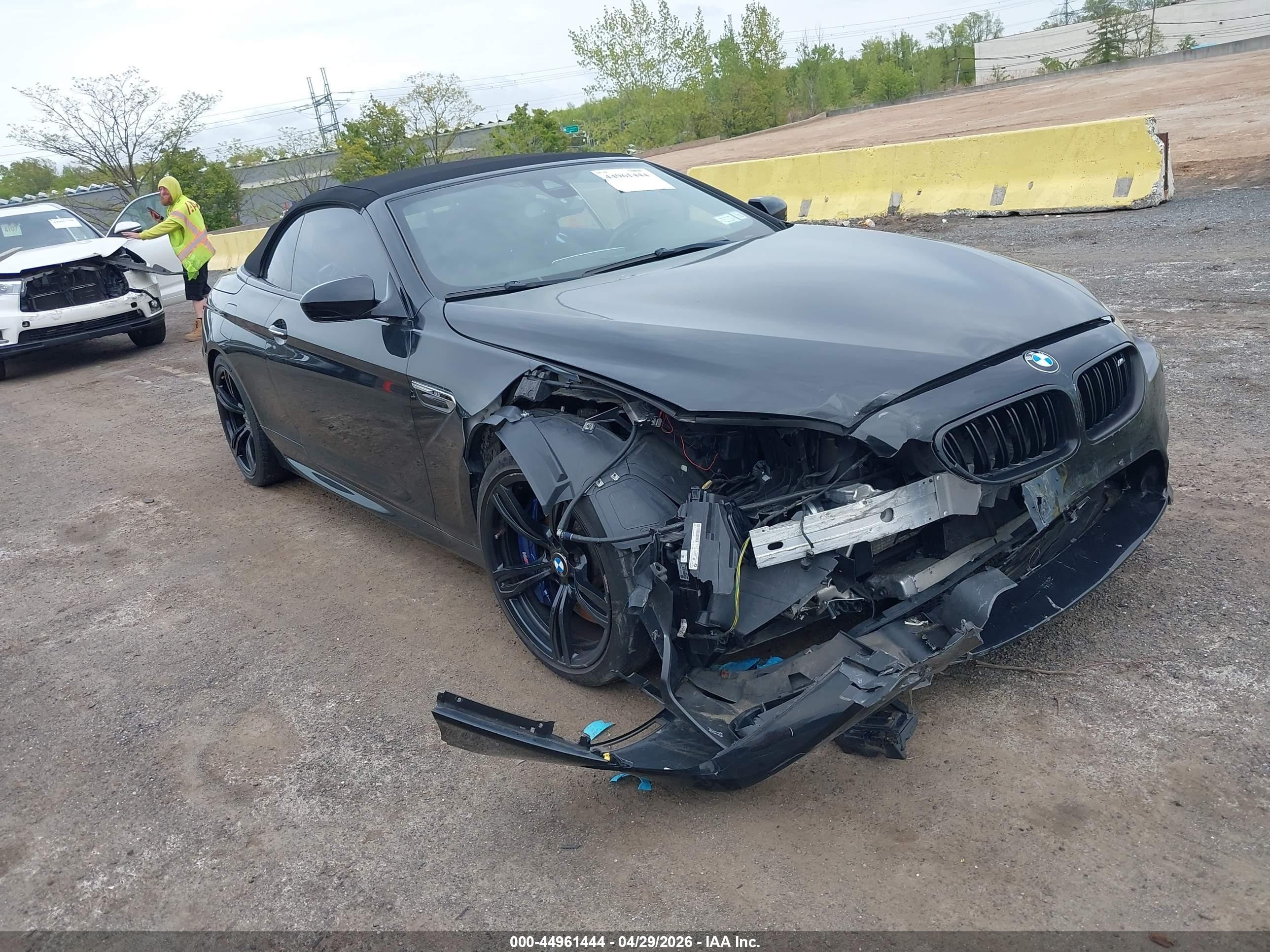 2013 BMW M6, VIN WBSLZ9C54DC985866 — Перед
