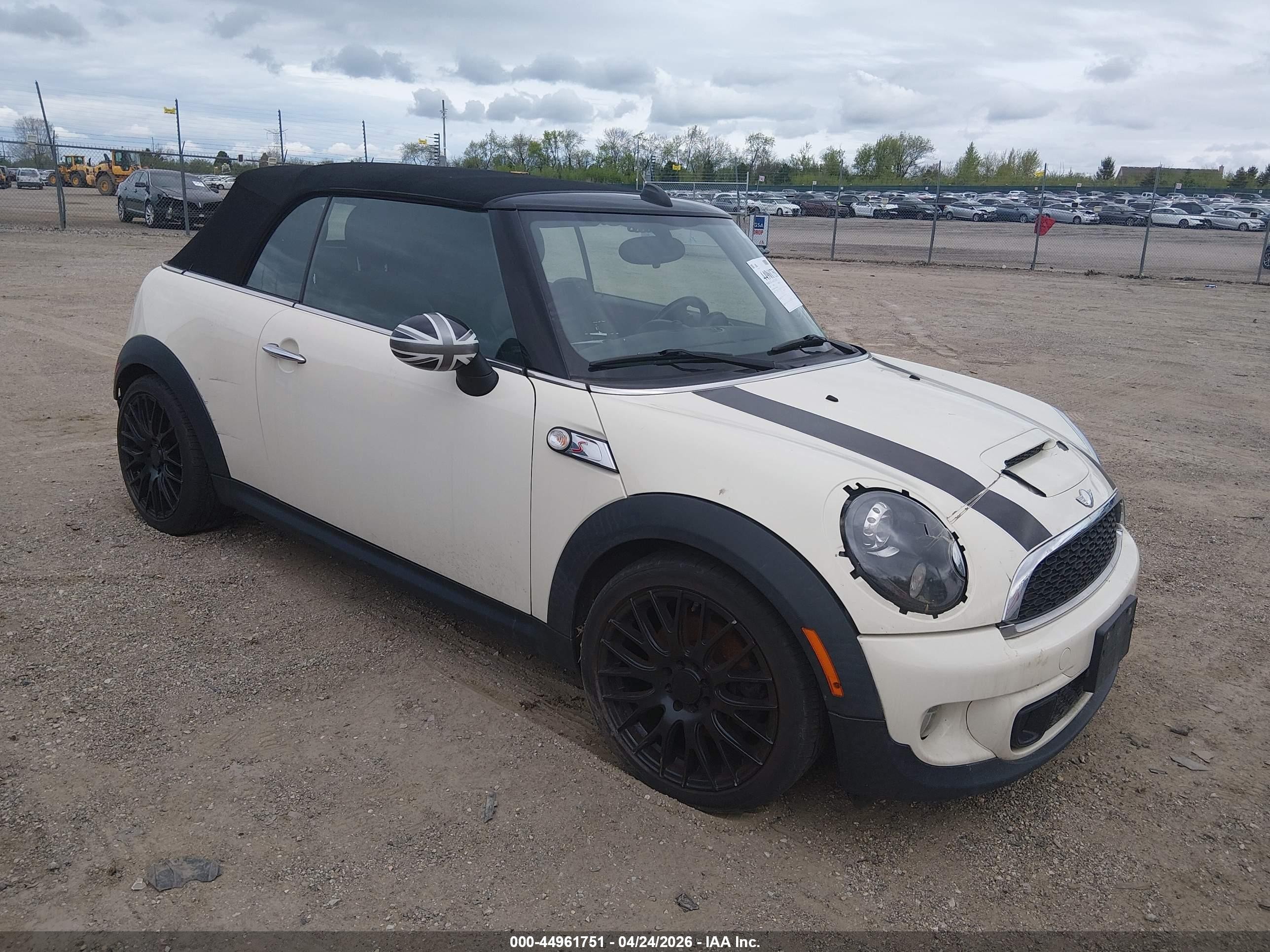 2012 MINI Convertible S, VIN WMWZP3C54CT550300 — Normal wear